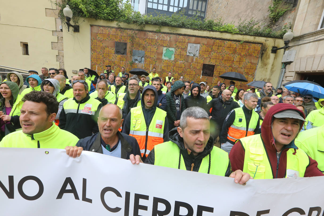 Los trabajadores de Saint-Gobain: «¡Basta ya! Avilés es industrial»