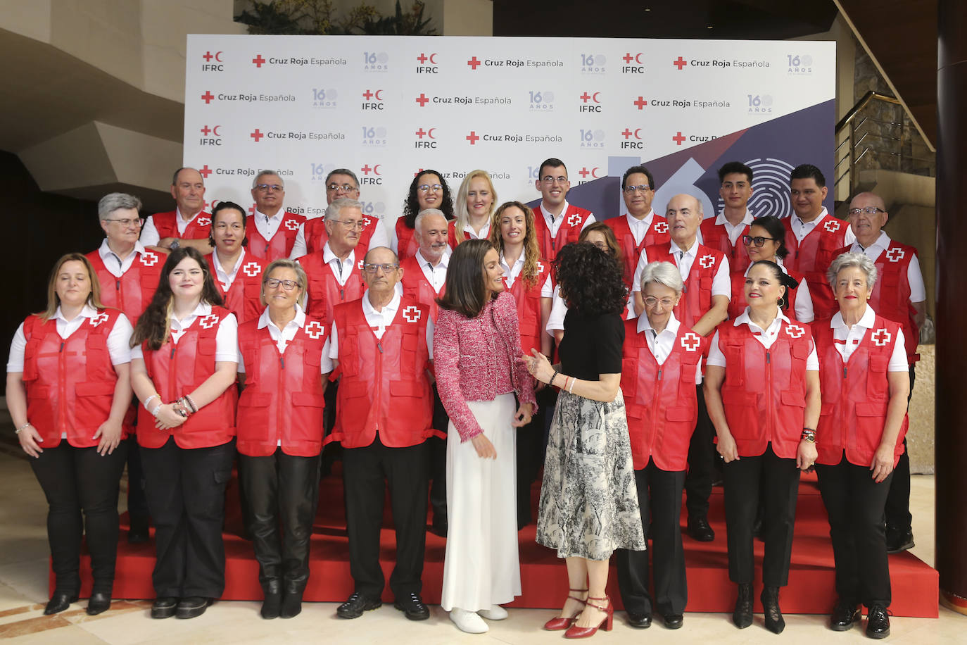 La Reina Letizia ensalza en Oviedo la labor de Cruz Roja