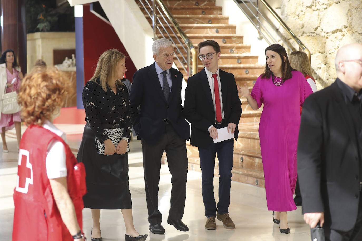 La Reina Letizia ensalza en Oviedo la labor de Cruz Roja