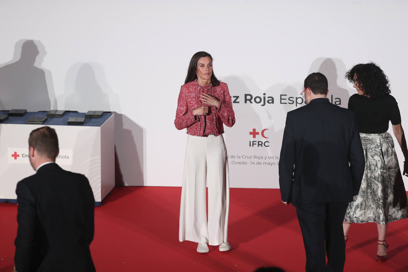 La Reina Letizia ensalza en Oviedo la labor de Cruz Roja