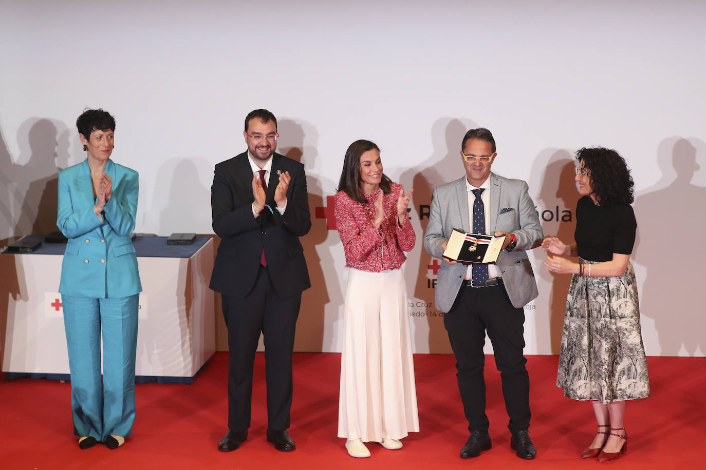 La Reina Letizia ensalza en Oviedo la labor de Cruz Roja