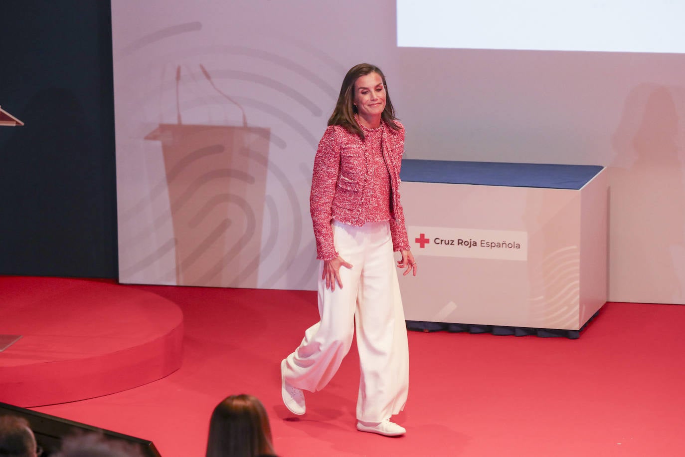 La Reina Letizia ensalza en Oviedo la labor de Cruz Roja