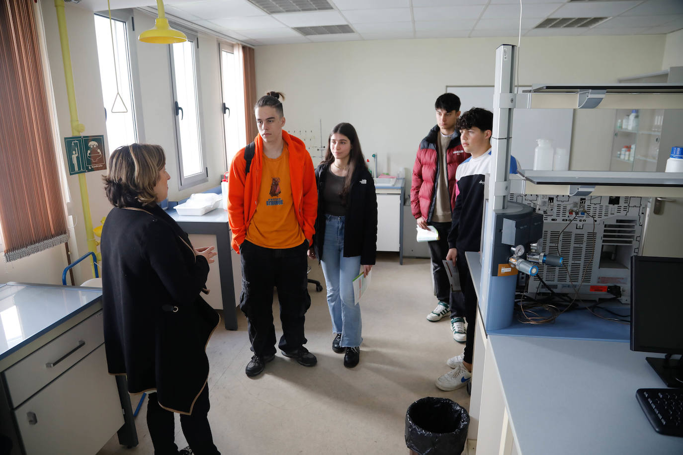 Un grupo de alumnos durante la jornada de puertas abiertas en la EPI.