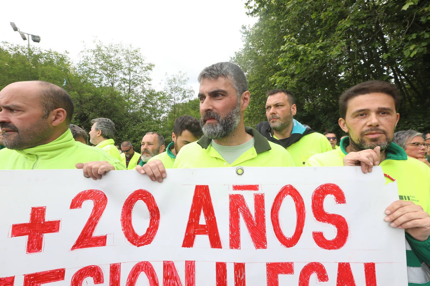 Yolanda Díaz arenga en Avilés a los trabajadores de Saint-Gobain