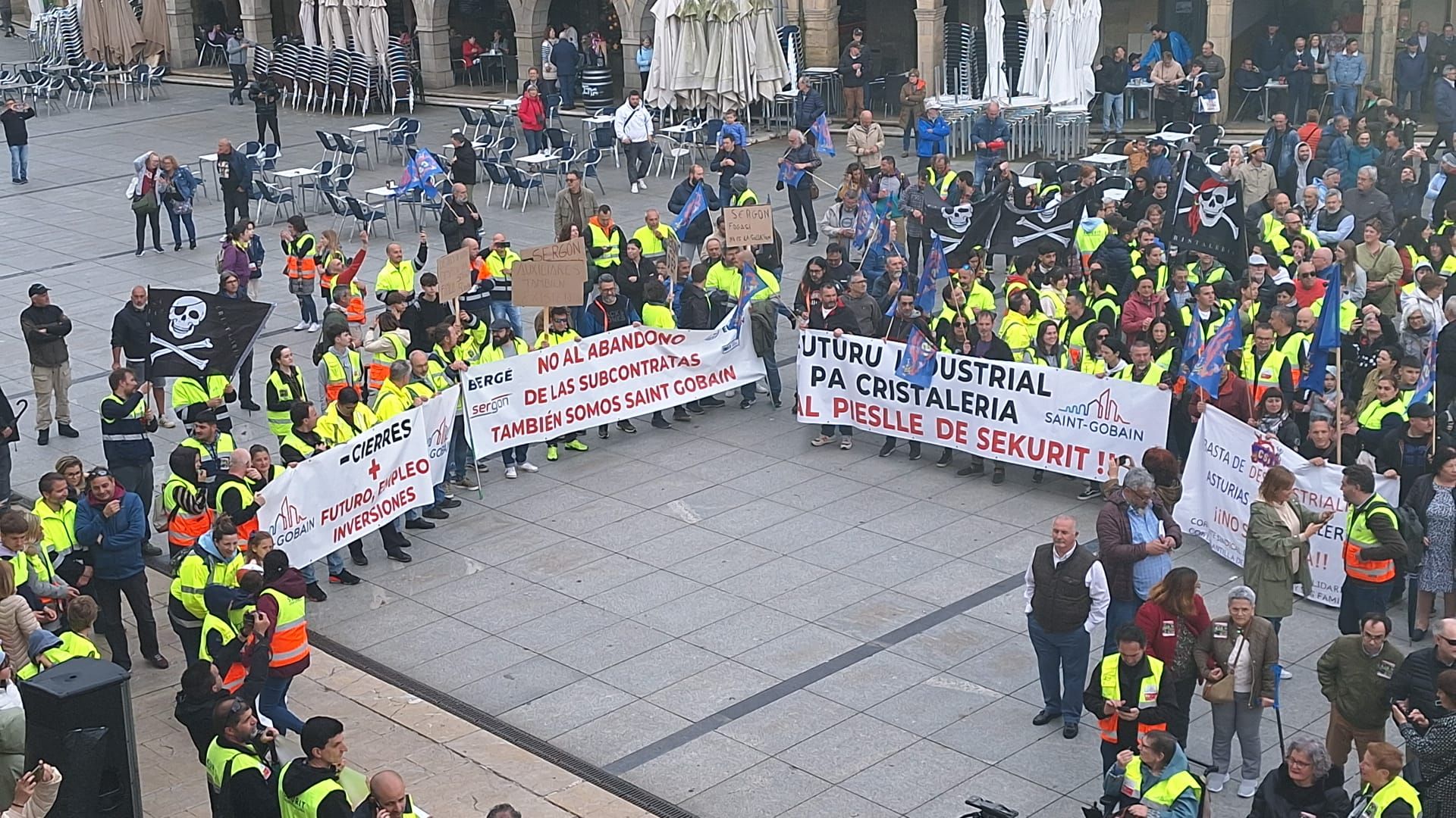 Avilés, unida contra el cierre en Saint-Gobain: «Cristalería no se cierra»