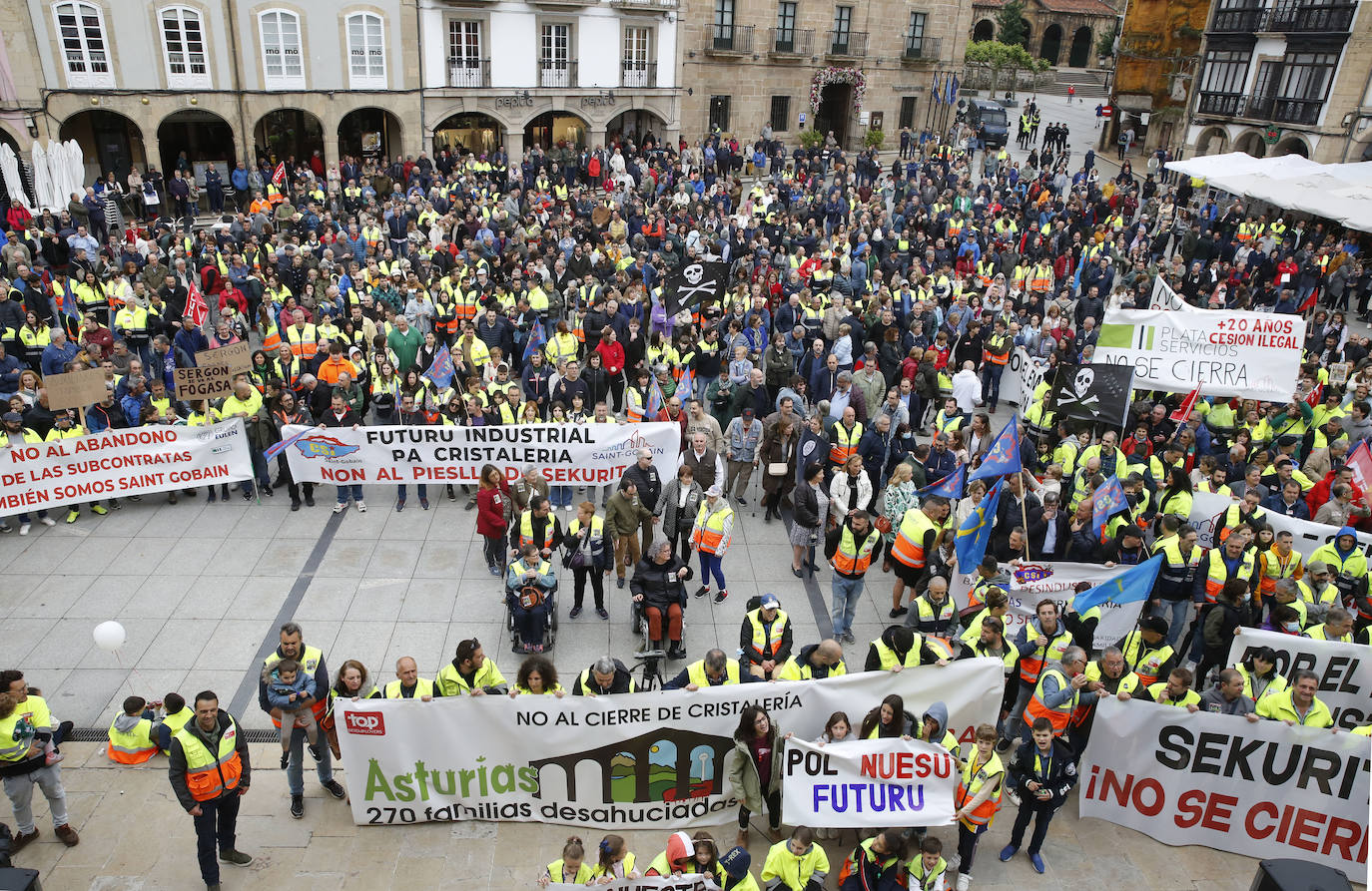 Avilés, unida contra el cierre en Saint-Gobain: «Cristalería no se cierra»