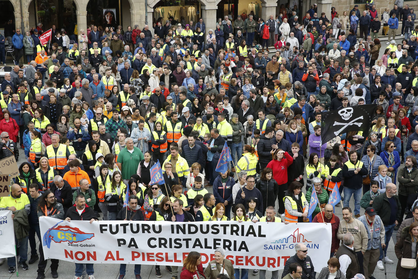 Avilés, unida contra el cierre en Saint-Gobain: «Cristalería no se cierra»