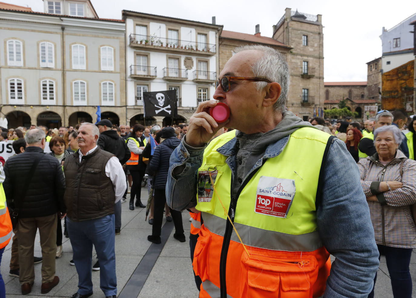 Avilés, unida contra el cierre en Saint-Gobain: «Cristalería no se cierra»