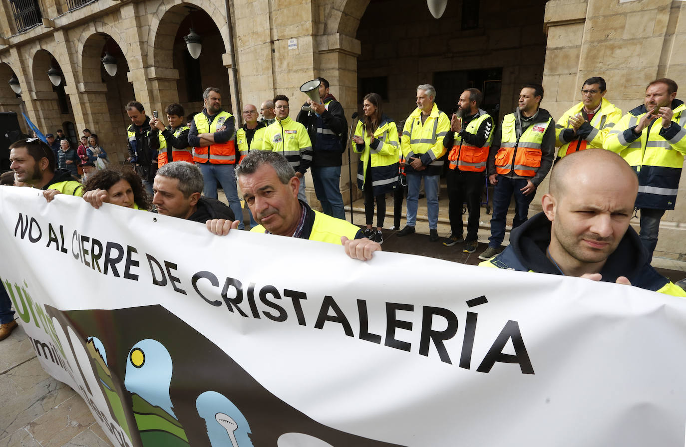 Avilés, unida contra el cierre en Saint-Gobain: «Cristalería no se cierra»