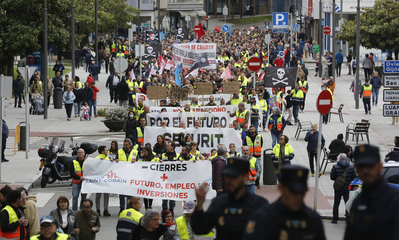 Avilés, unida contra el cierre en Saint-Gobain: «Cristalería no se cierra»