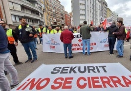 Avilés, unida contra el cierre en Saint-Gobain: «Cristalería no se cierra»