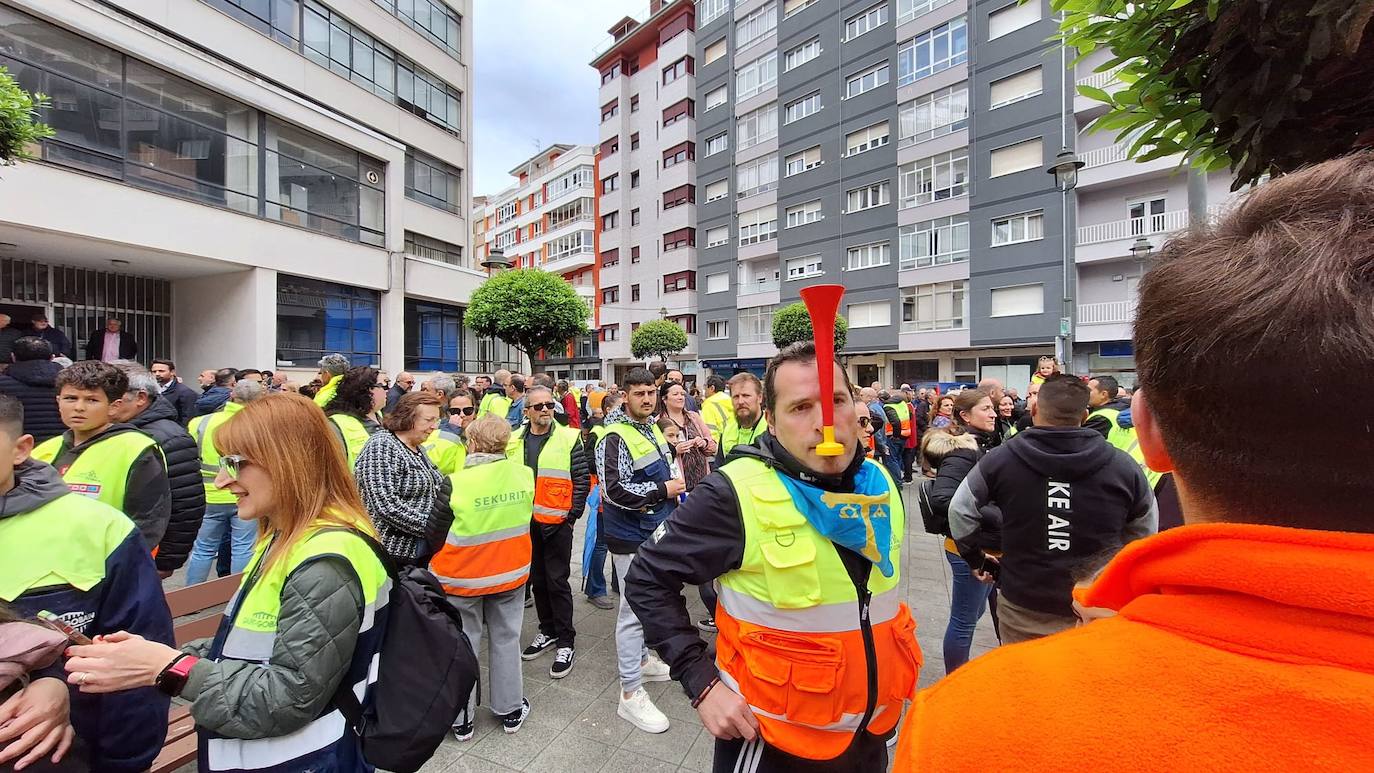 Avilés, unida contra el cierre en Saint-Gobain: «Cristalería no se cierra»