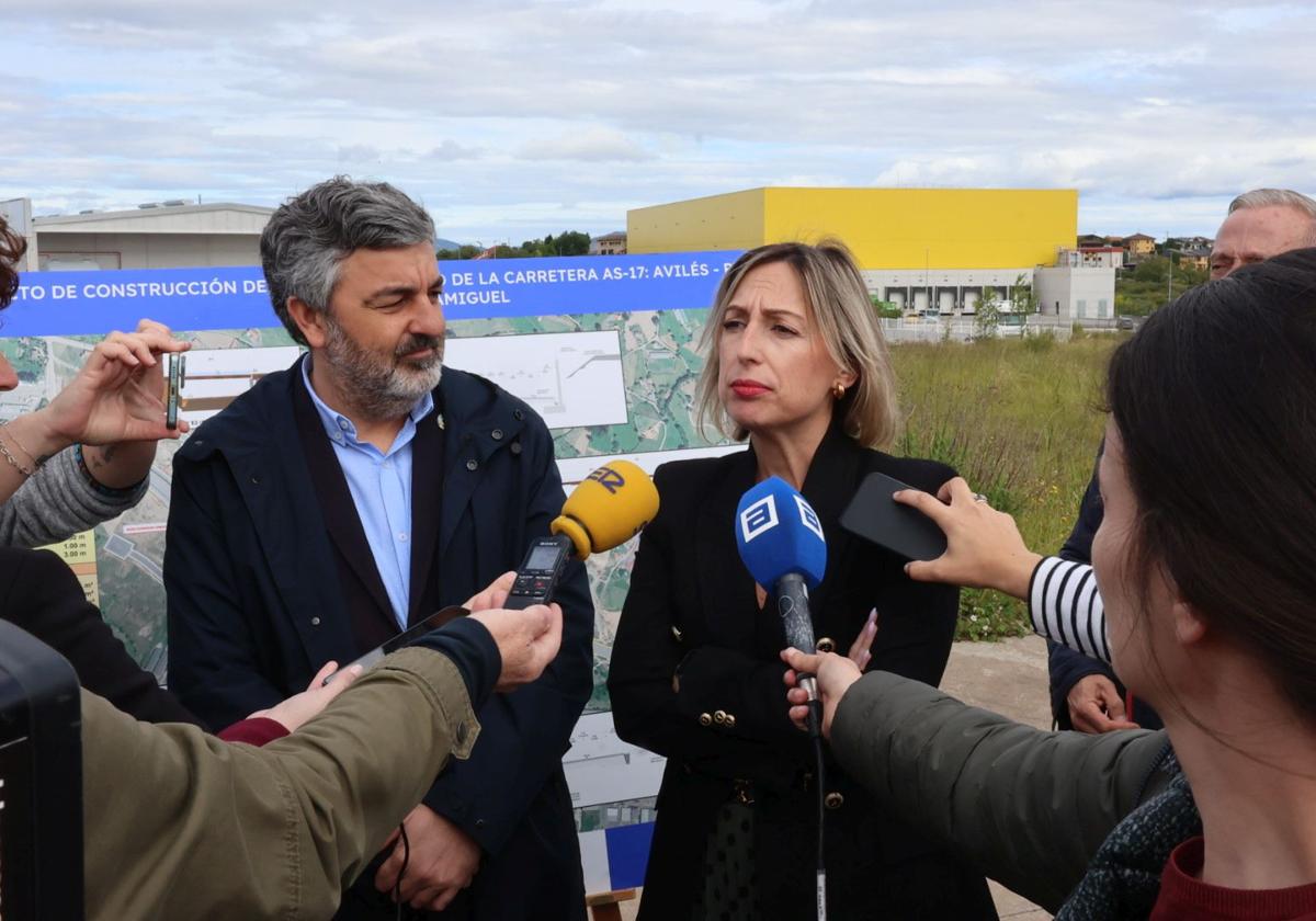 La edil Susana Madera, esta mañana, junto al consejero Alejandro Calvo.