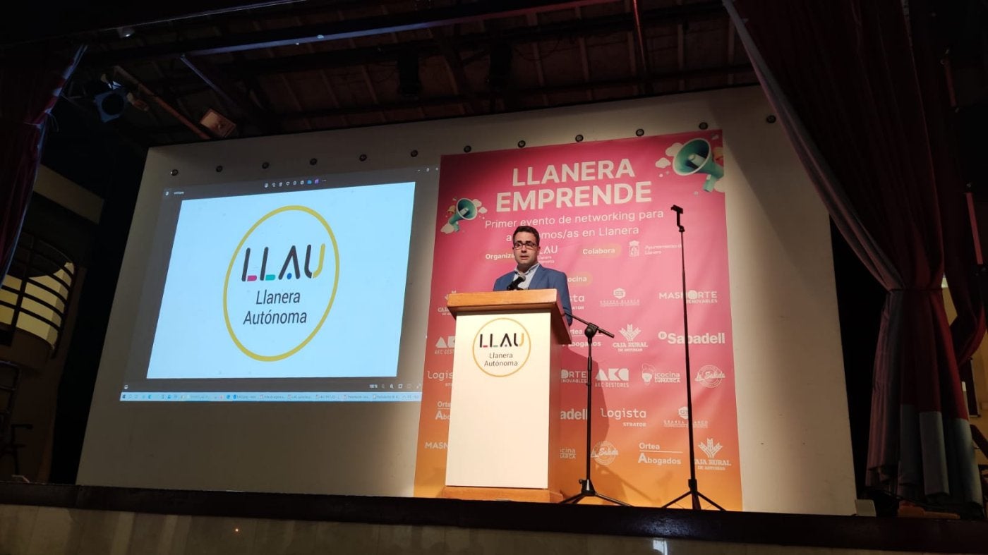 Presentación del evento Llanera Emprende a manos de Baudillo Alonso, uno de los cinco fundadores de la Asociación Llanera Autónoma Llau.