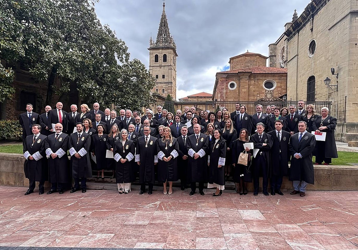 La foto de familia de las celebraciones de San Ivo.