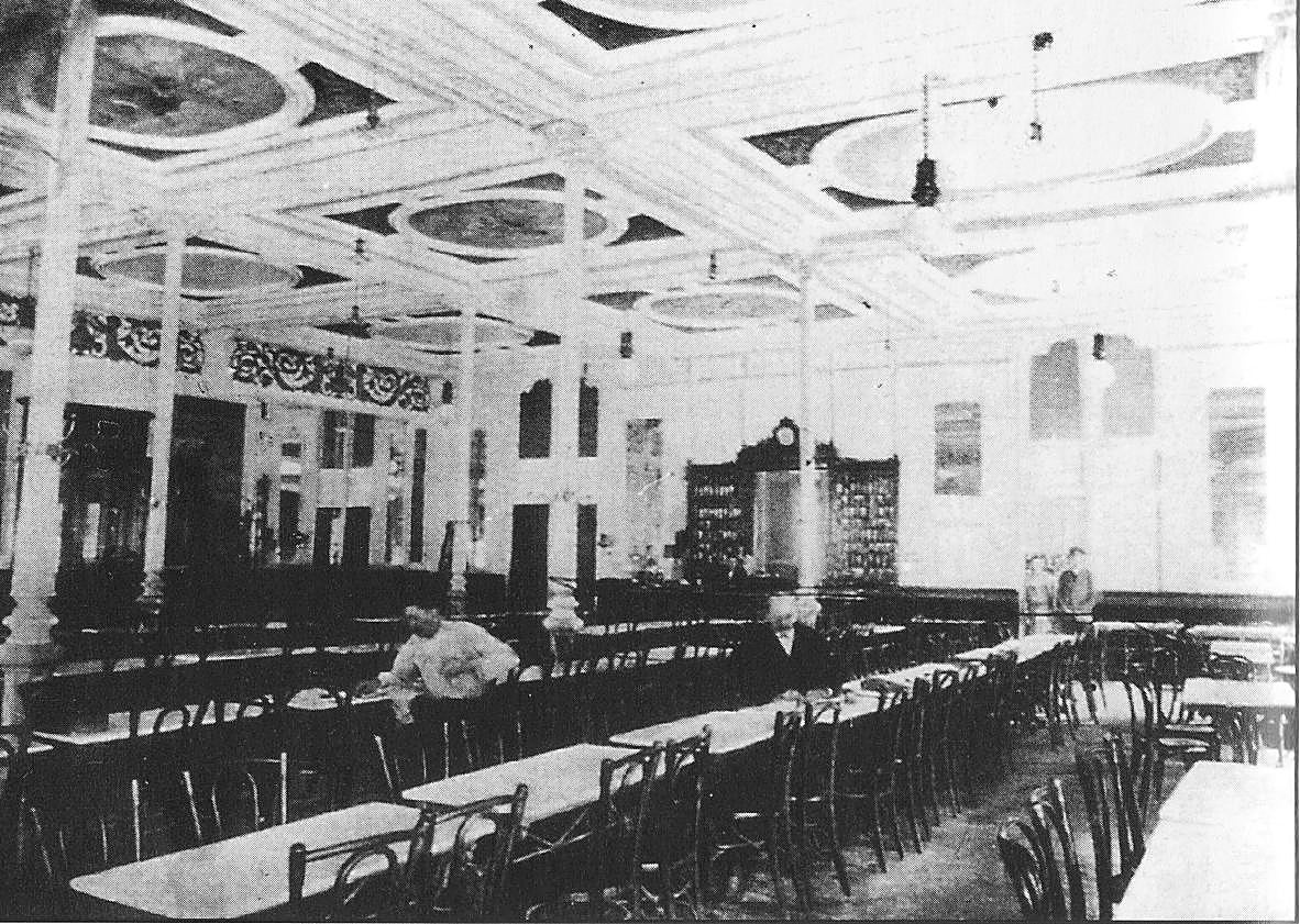 Imagen secundaria 1 - 1) Vista N-S del paseo de Begoña con el alumbrado y los tutores del arbolado recién plantado. Al fondo se ve el castillo efímero en la confluencia con la avenida de la Costa. 1880. 2) Disposición interior original del Café Dindurra en 1930. 3) Arco efímero con una imagen de la Virgen María levantado para engalanar el acto de inauguración del paseo de Alfonso XII en 1875.