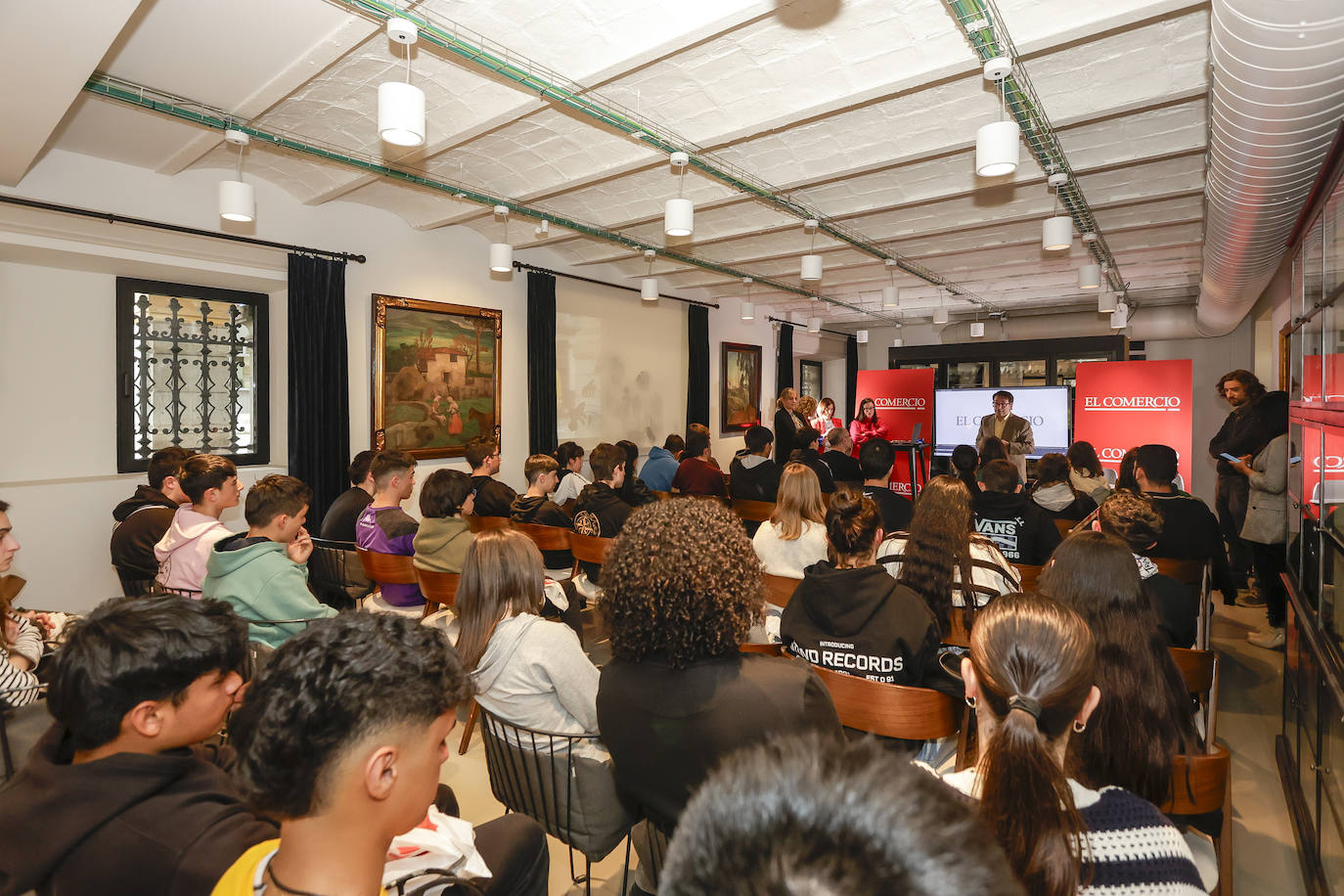 Estudiantes del Instituto Elisa y Luis Villamil visitan EL COMERCIO