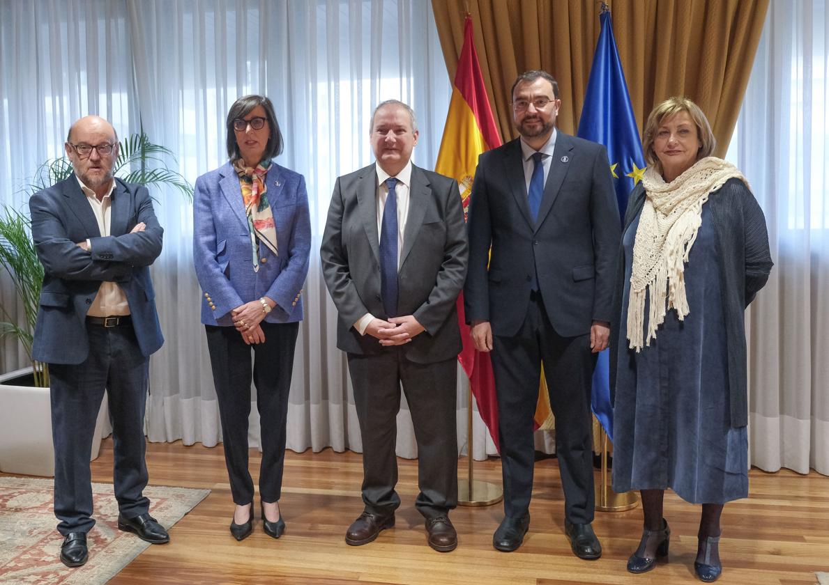 Luis Ángel Colunga, Nieves Roqueñí, Jordi Hereu, Adrián Barbón y Mariví Monteserín.