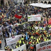 Masiva marcha en Avilés contra el cierre en Saint-Gobain: «Asturias se desangra»