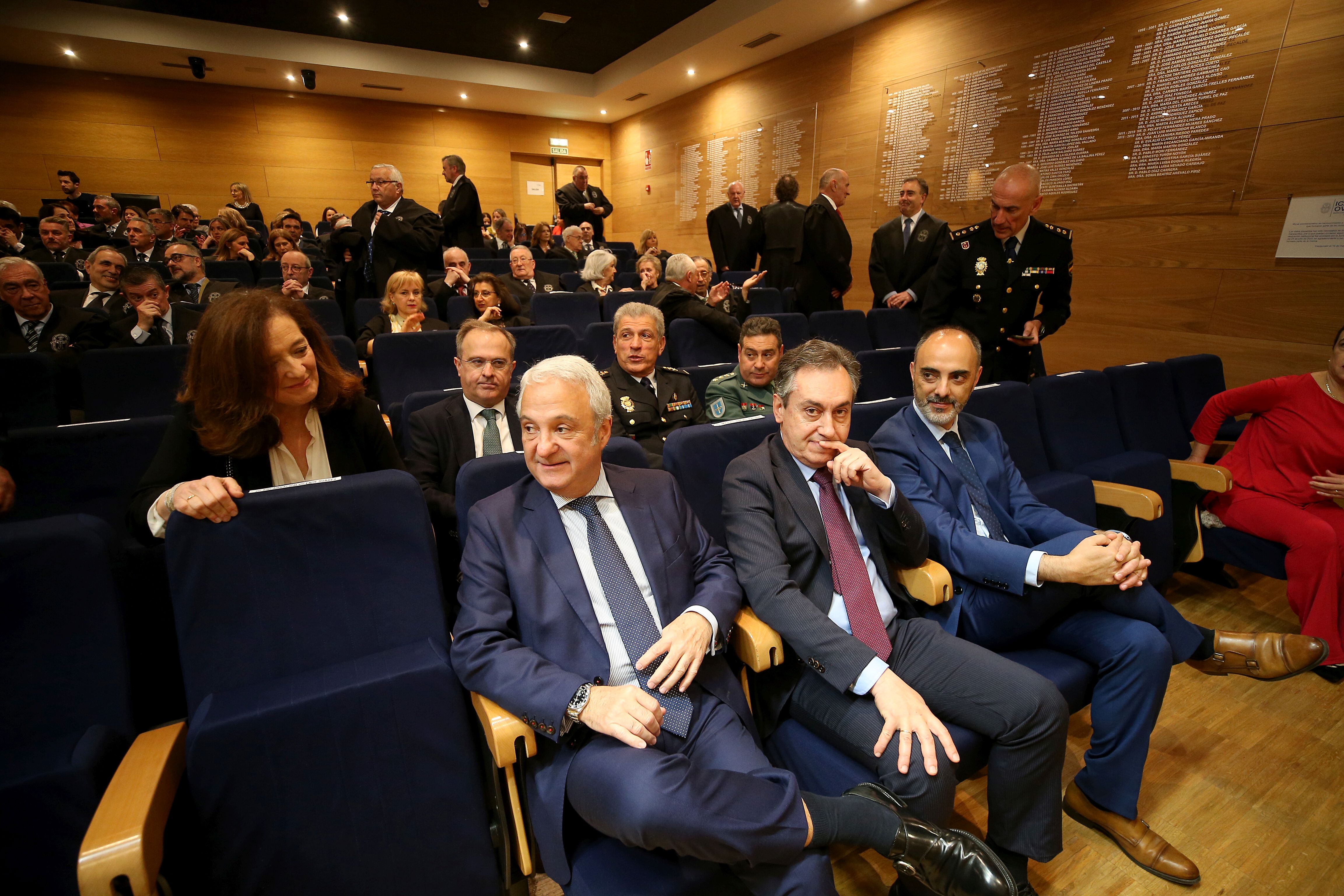 Entrega de insignias en el Colegio de Abogados de Oviedo
