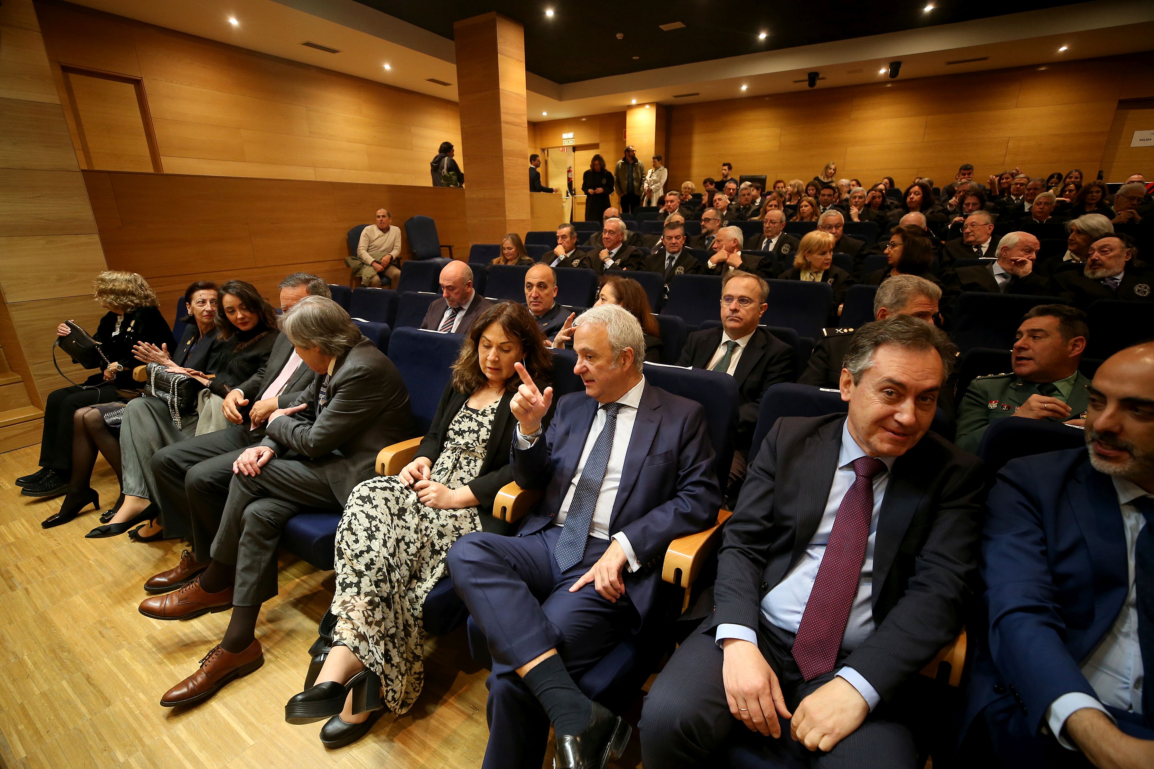 Entrega de insignias en el Colegio de Abogados de Oviedo