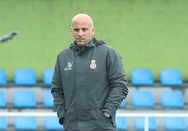 Javi Rozada, en un entrenamiento del Real Avilés en La Toba.
