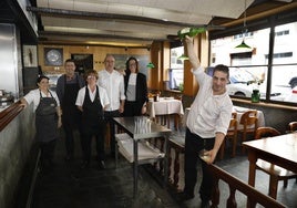 El equipo de El Cartero, en el restaurante.