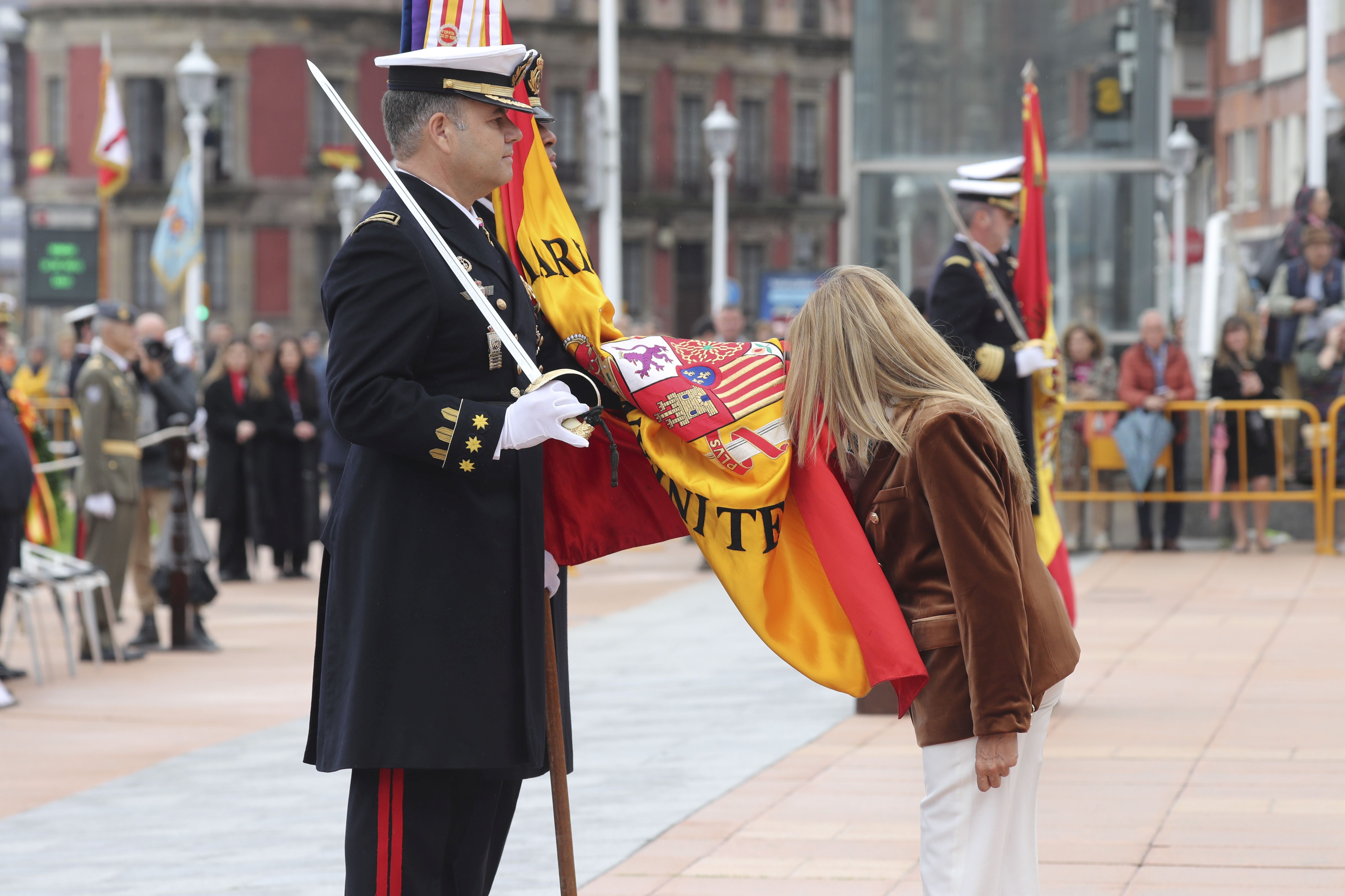 Las imágenes de la jura de bandera en Gijón (2)