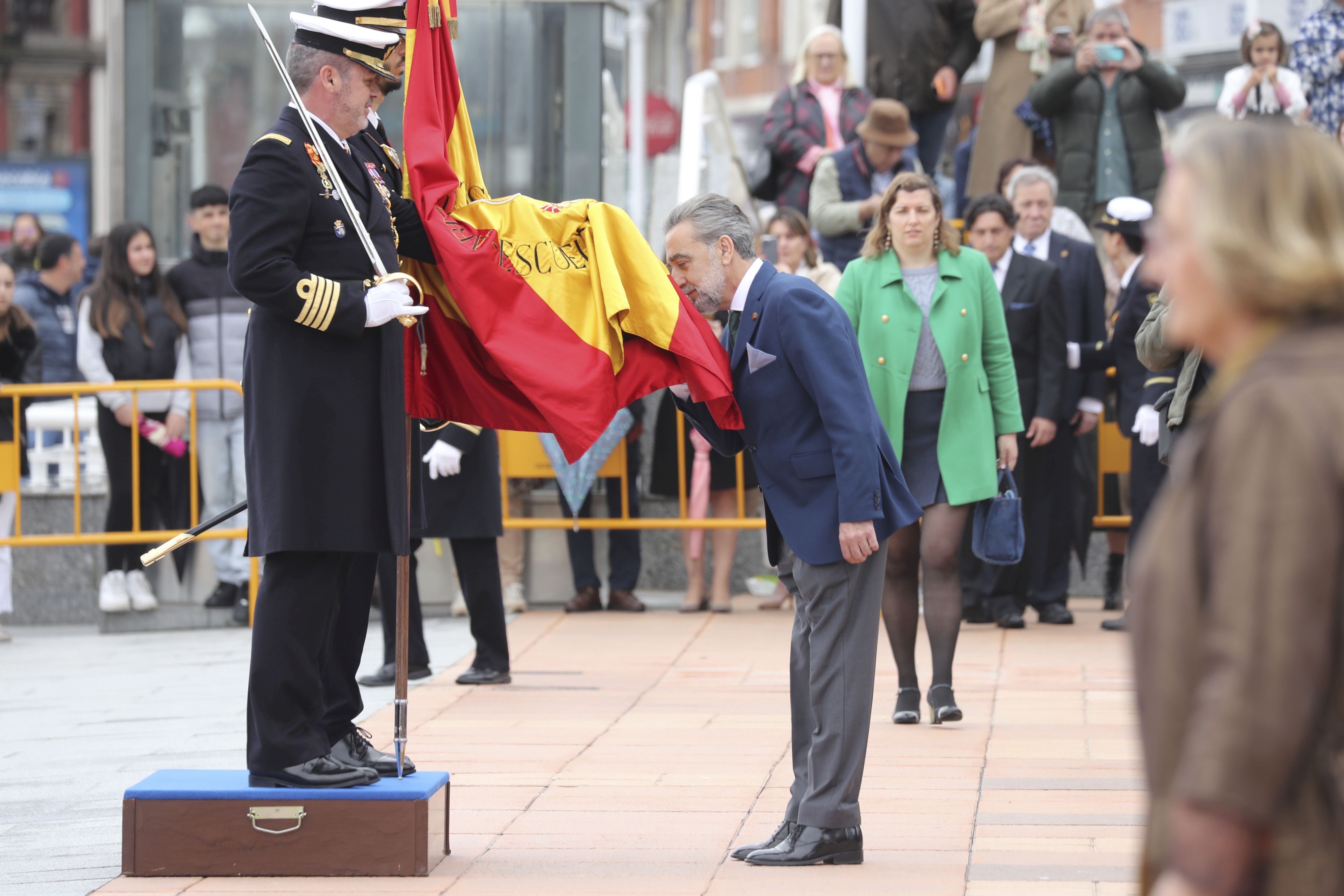 Las imágenes de la jura de bandera en Gijón (2)