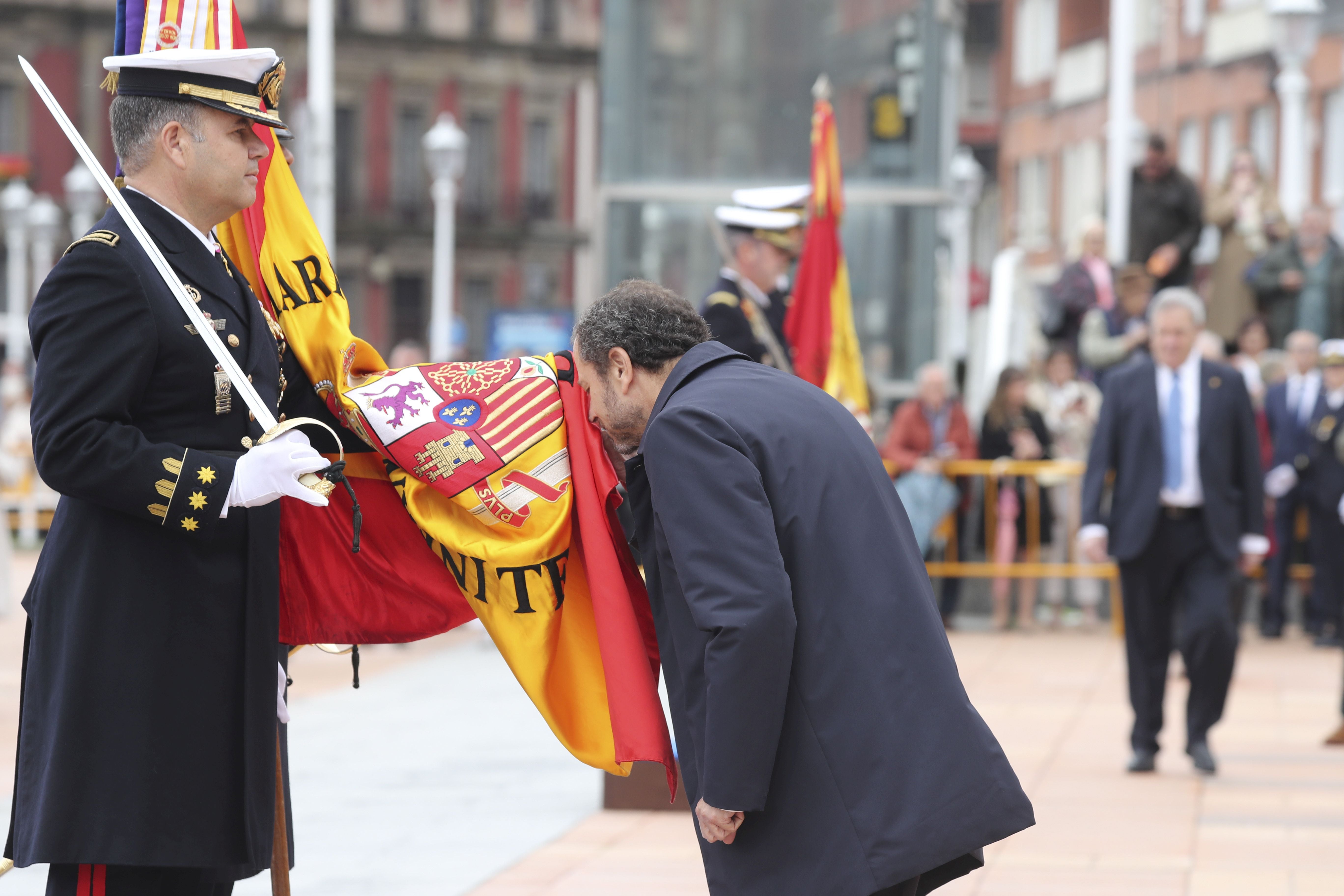 Las imágenes de la jura de bandera en Gijón (2)