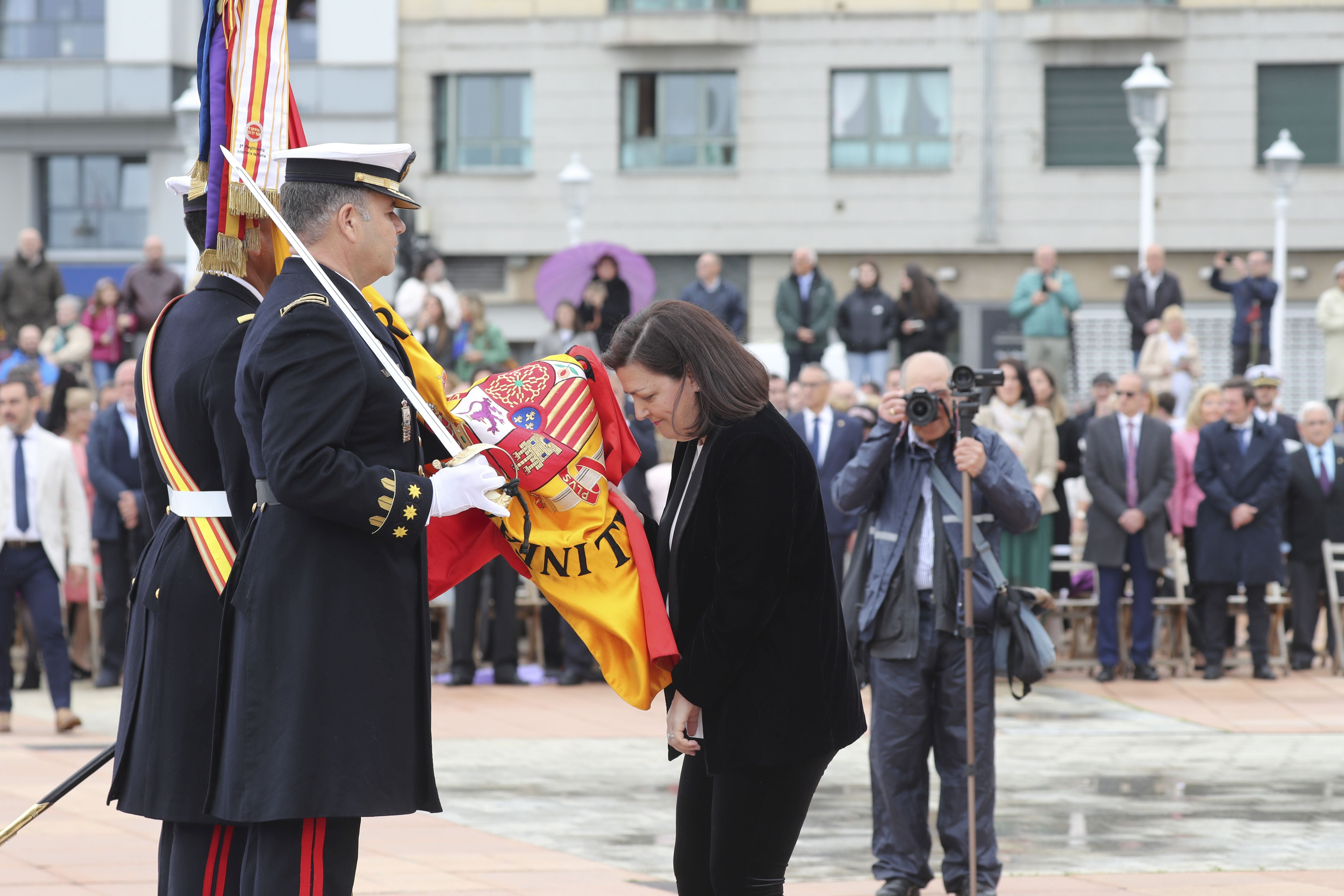 Las imágenes de la jura de bandera en Gijón (2)