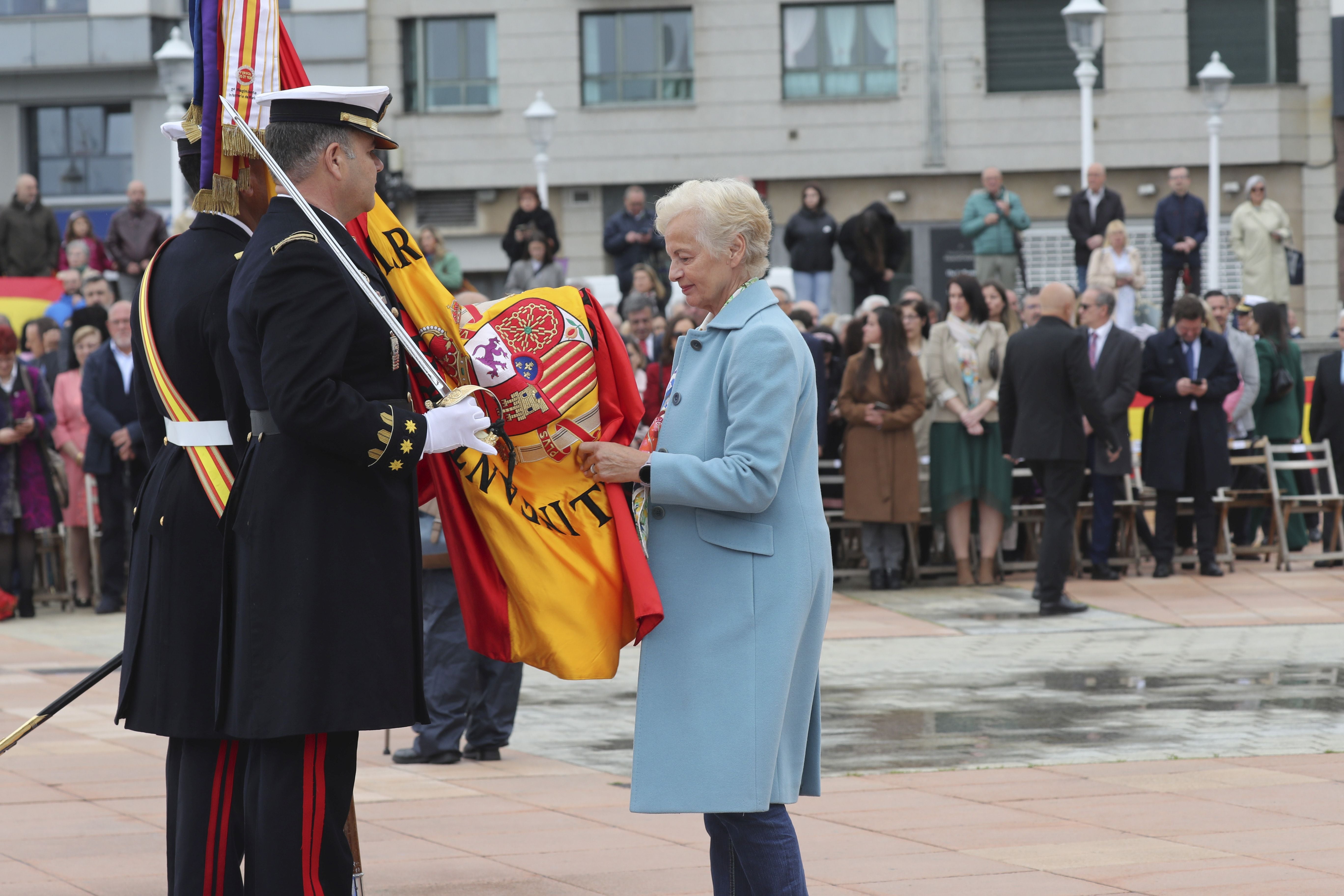 Las imágenes de la jura de bandera en Gijón (3)