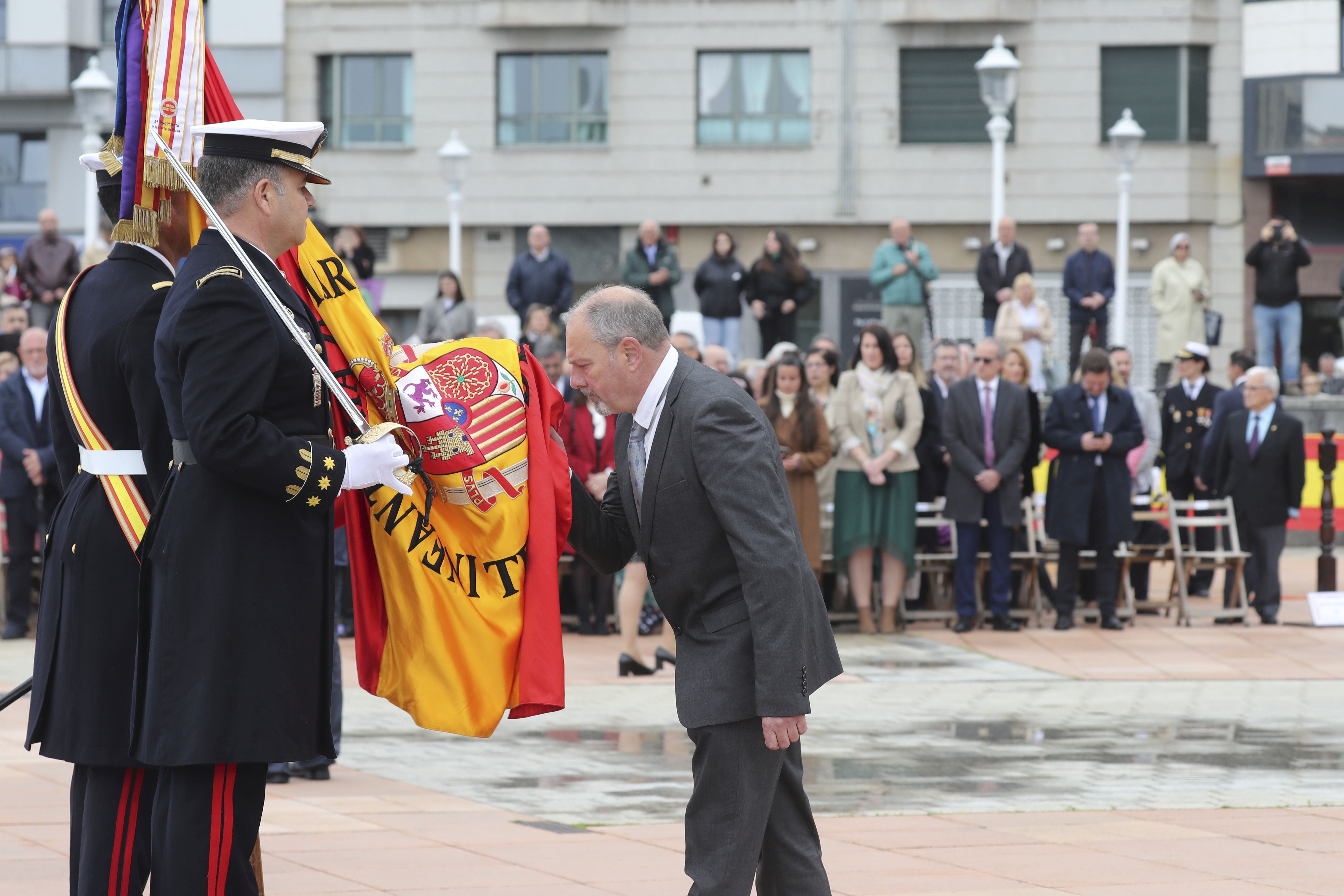 Las imágenes de la jura de bandera en Gijón (3)