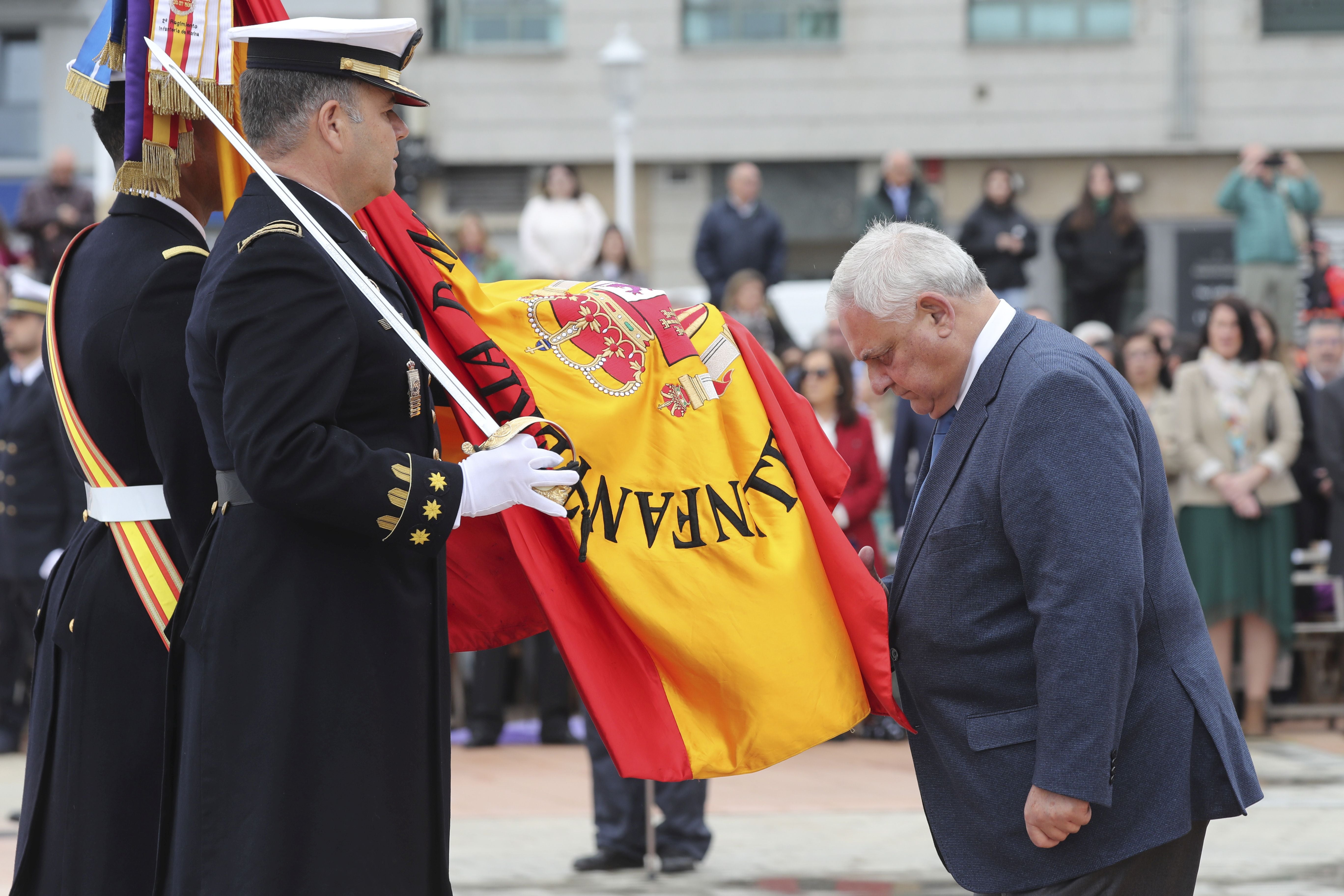 Las imágenes de la jura de bandera en Gijón (3)