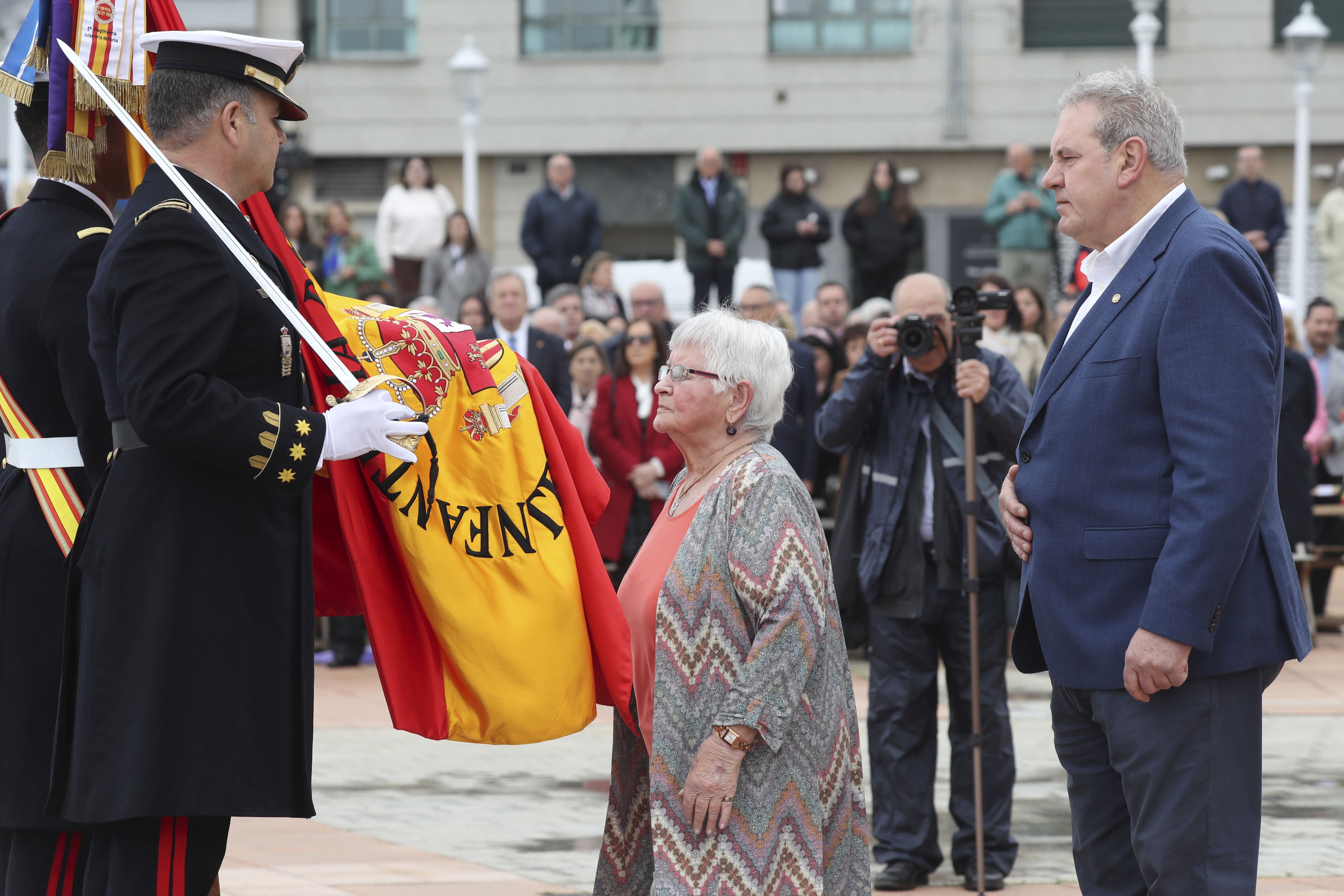 Las imágenes de la jura de bandera en Gijón (3)