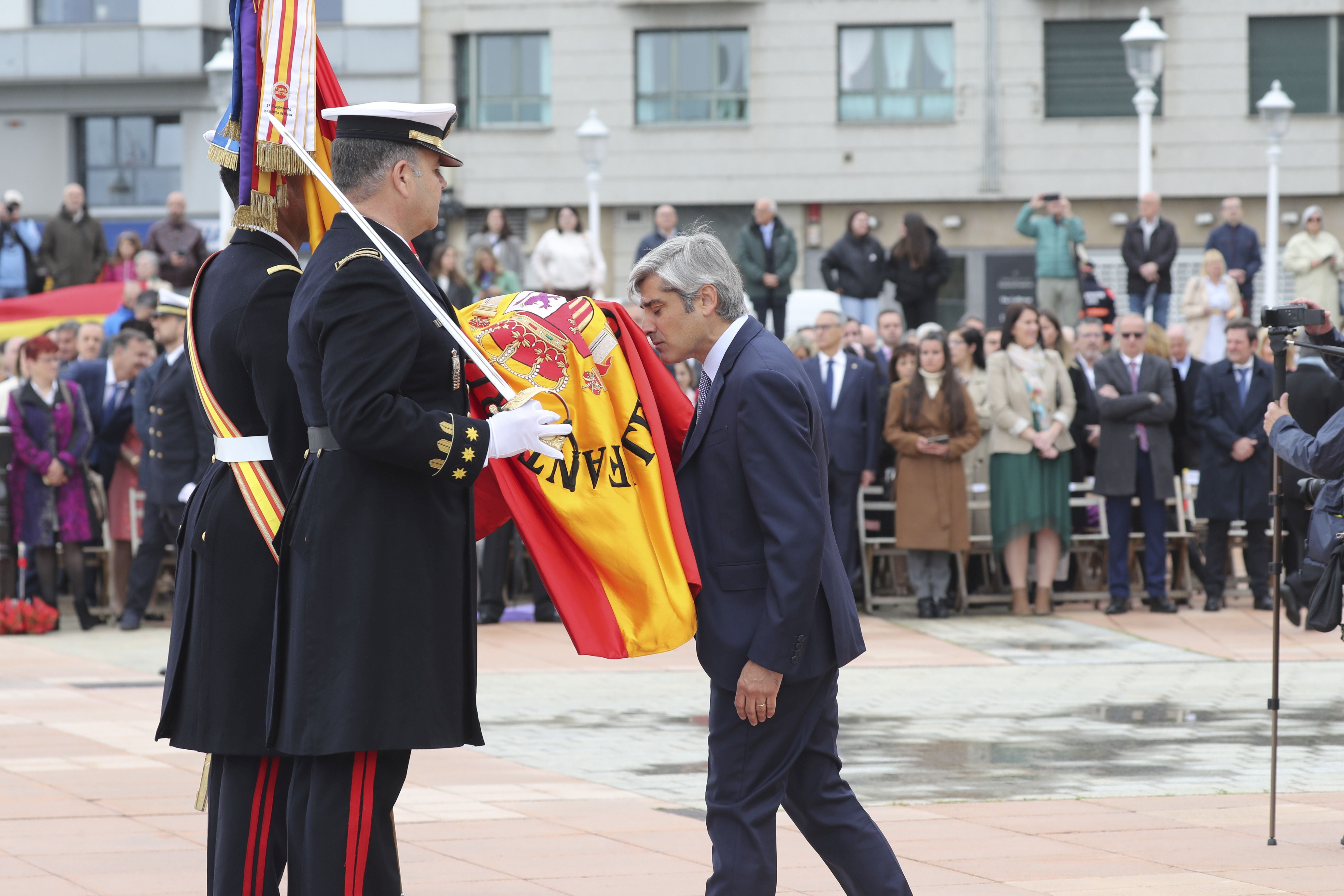 Las imágenes de la jura de bandera en Gijón (4)