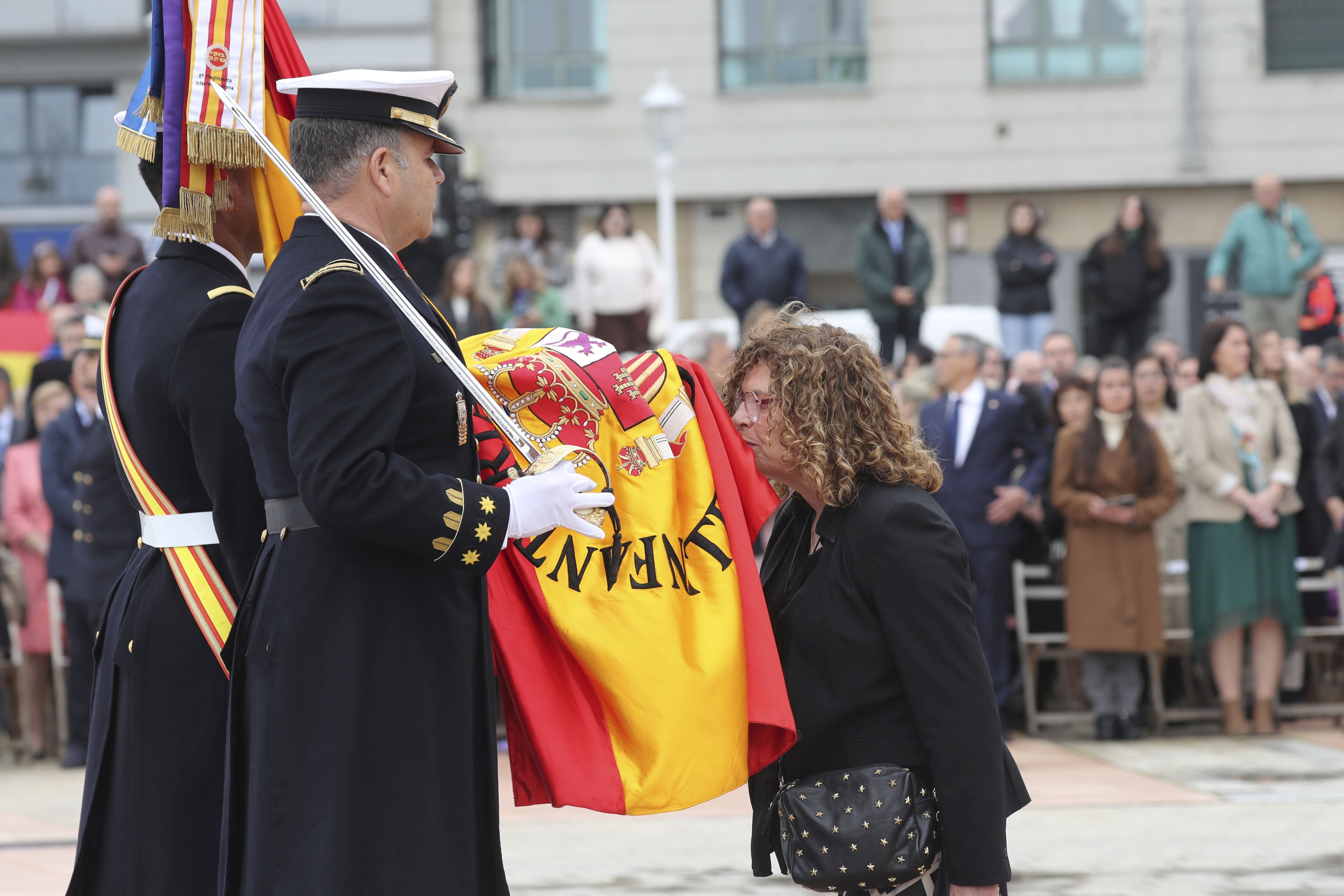 Las imágenes de la jura de bandera en Gijón (4)