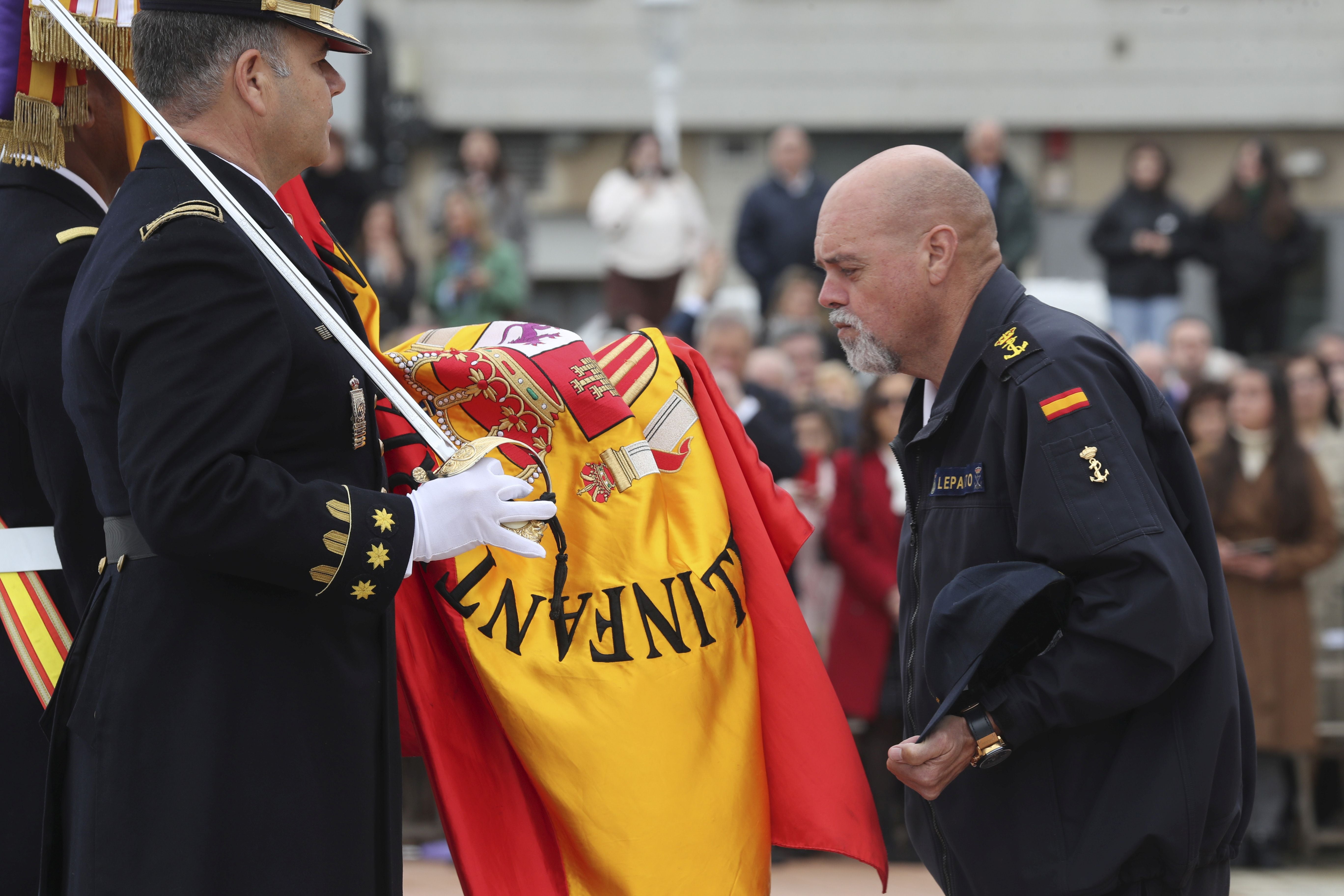 Las imágenes de la jura de bandera en Gijón (4)