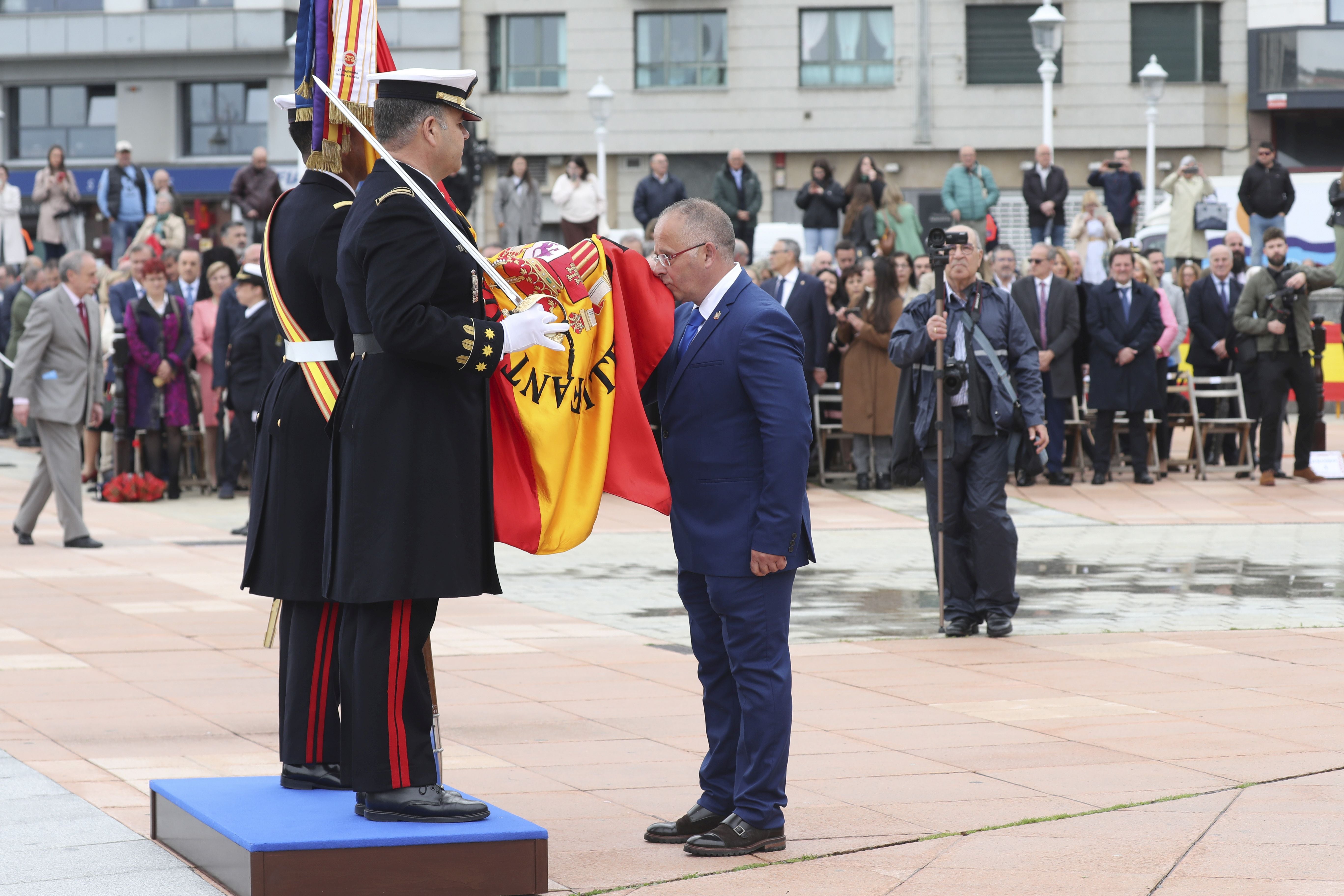 Las imágenes de la jura de bandera en Gijón (4)