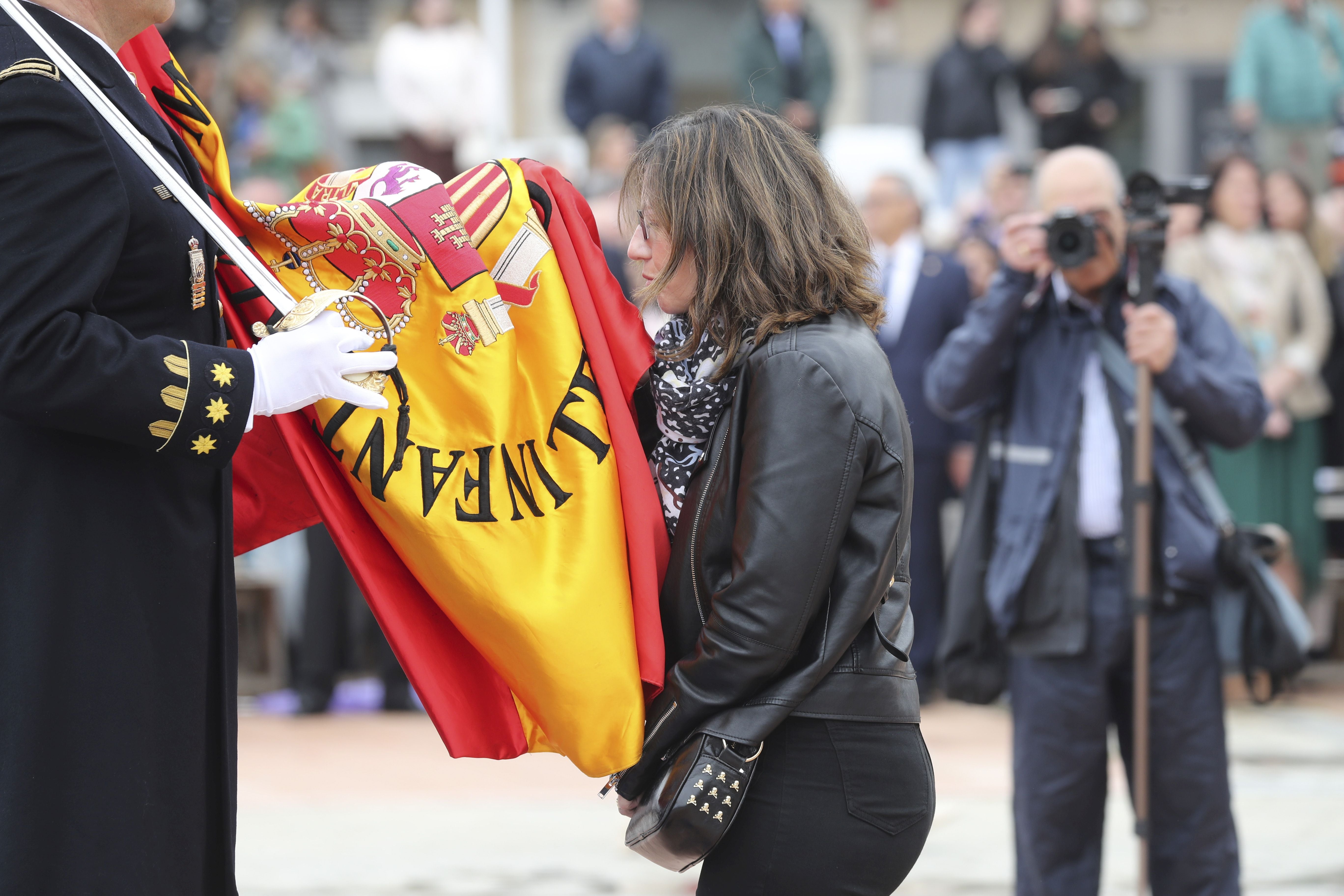 Las imágenes de la jura de bandera en Gijón (4)