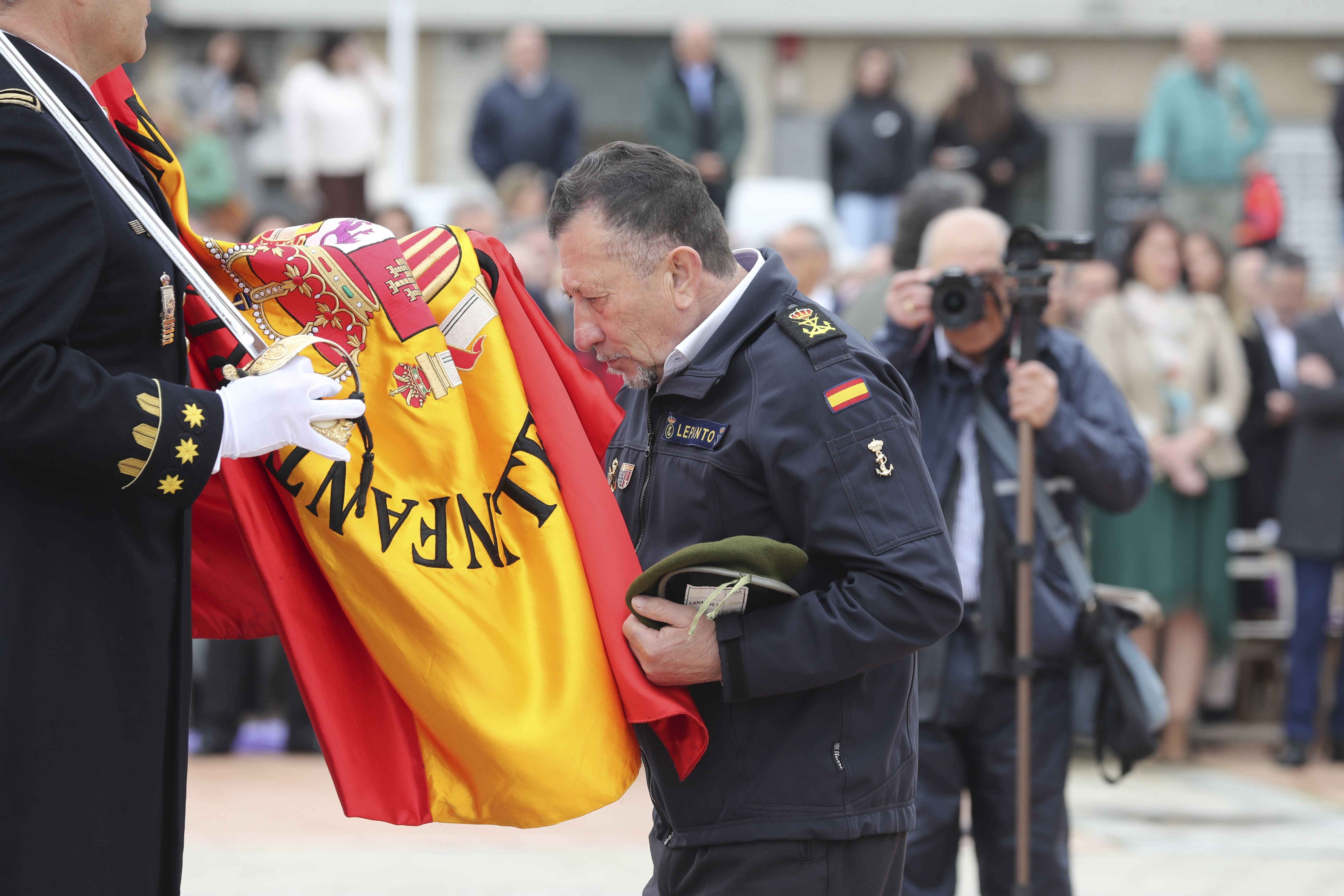 Las imágenes de la jura de bandera en Gijón (4)