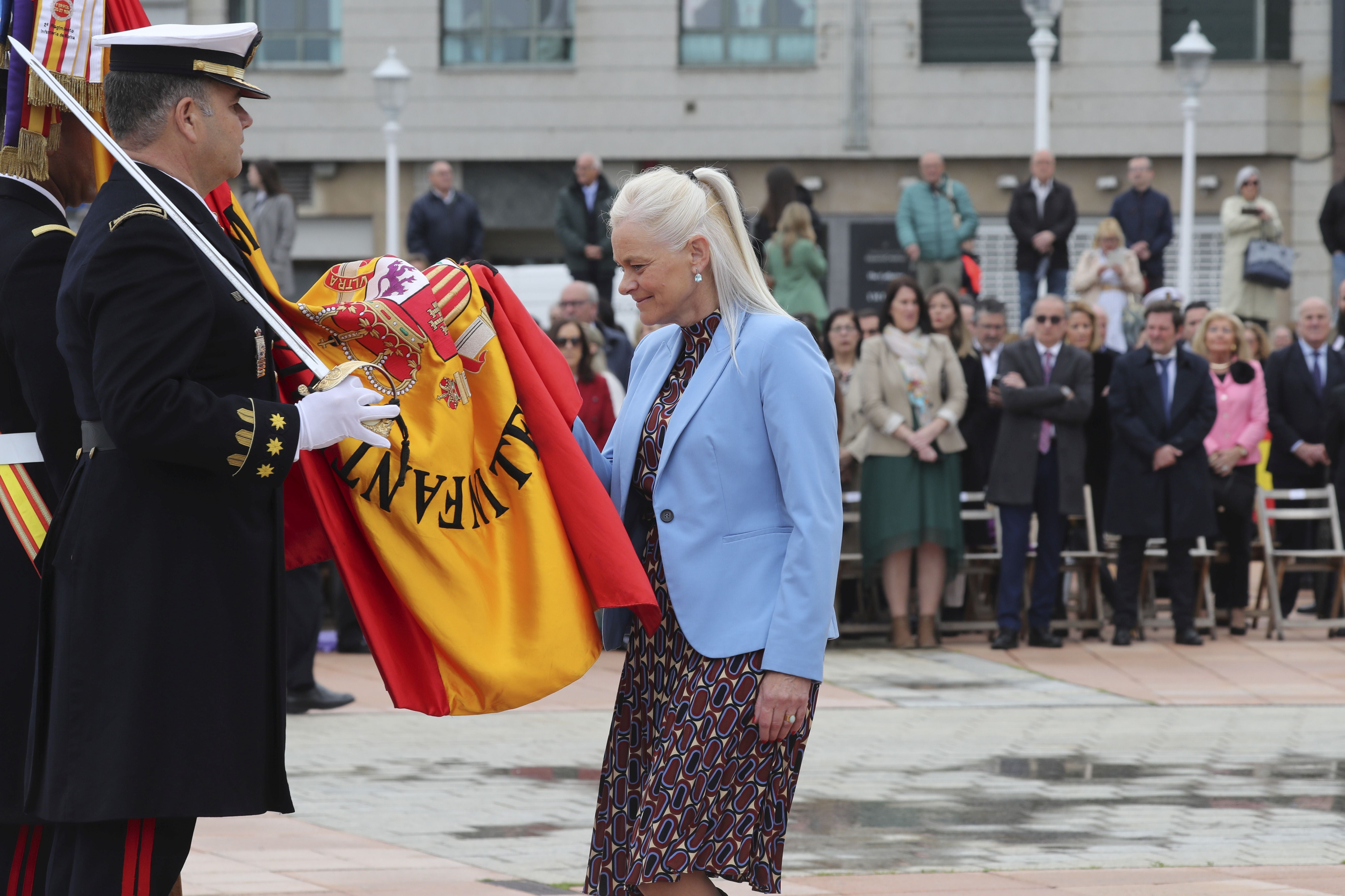 Las imágenes de la jura de bandera en Gijón (4)