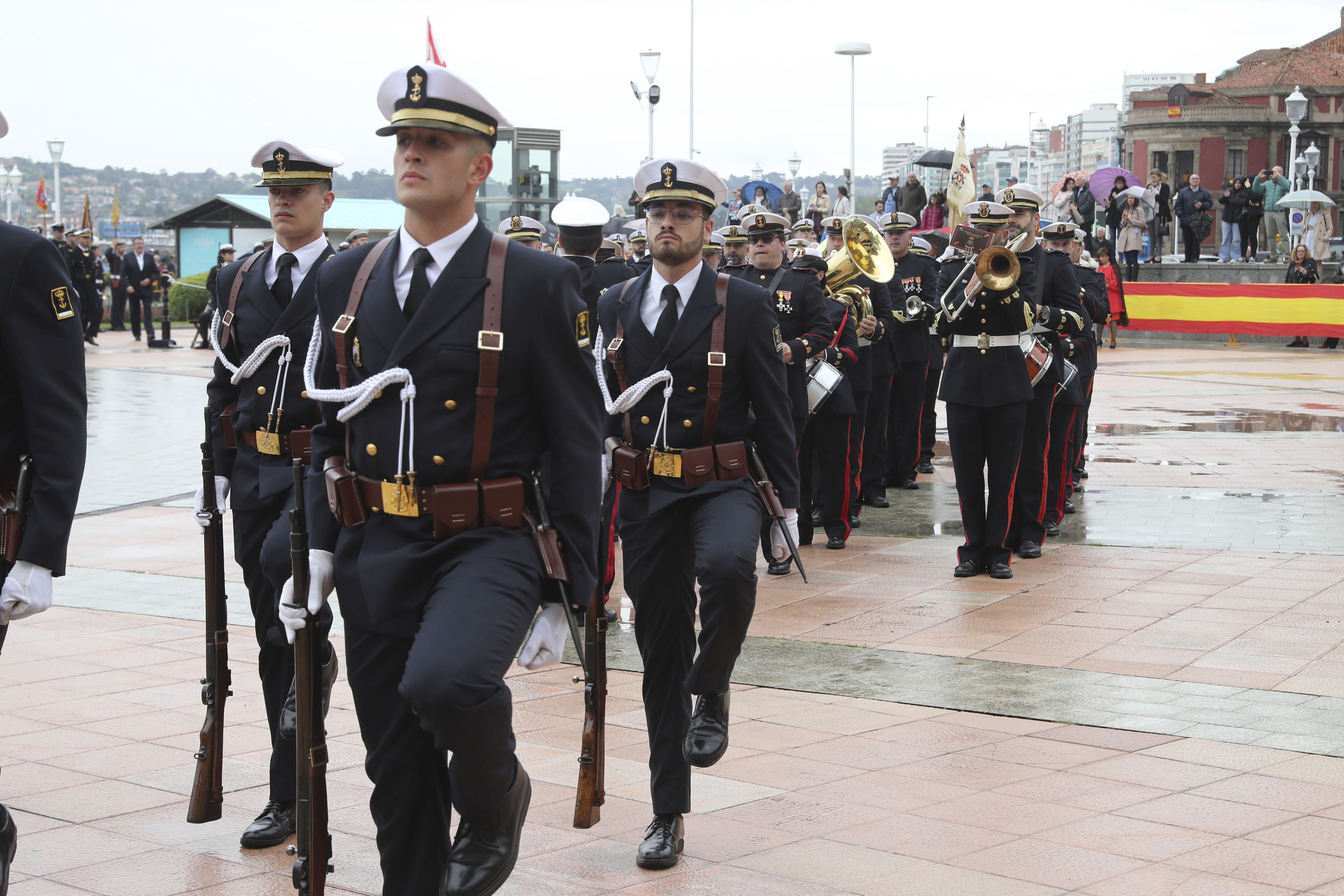 Las imágenes de la jura de bandera en Gijón (1)