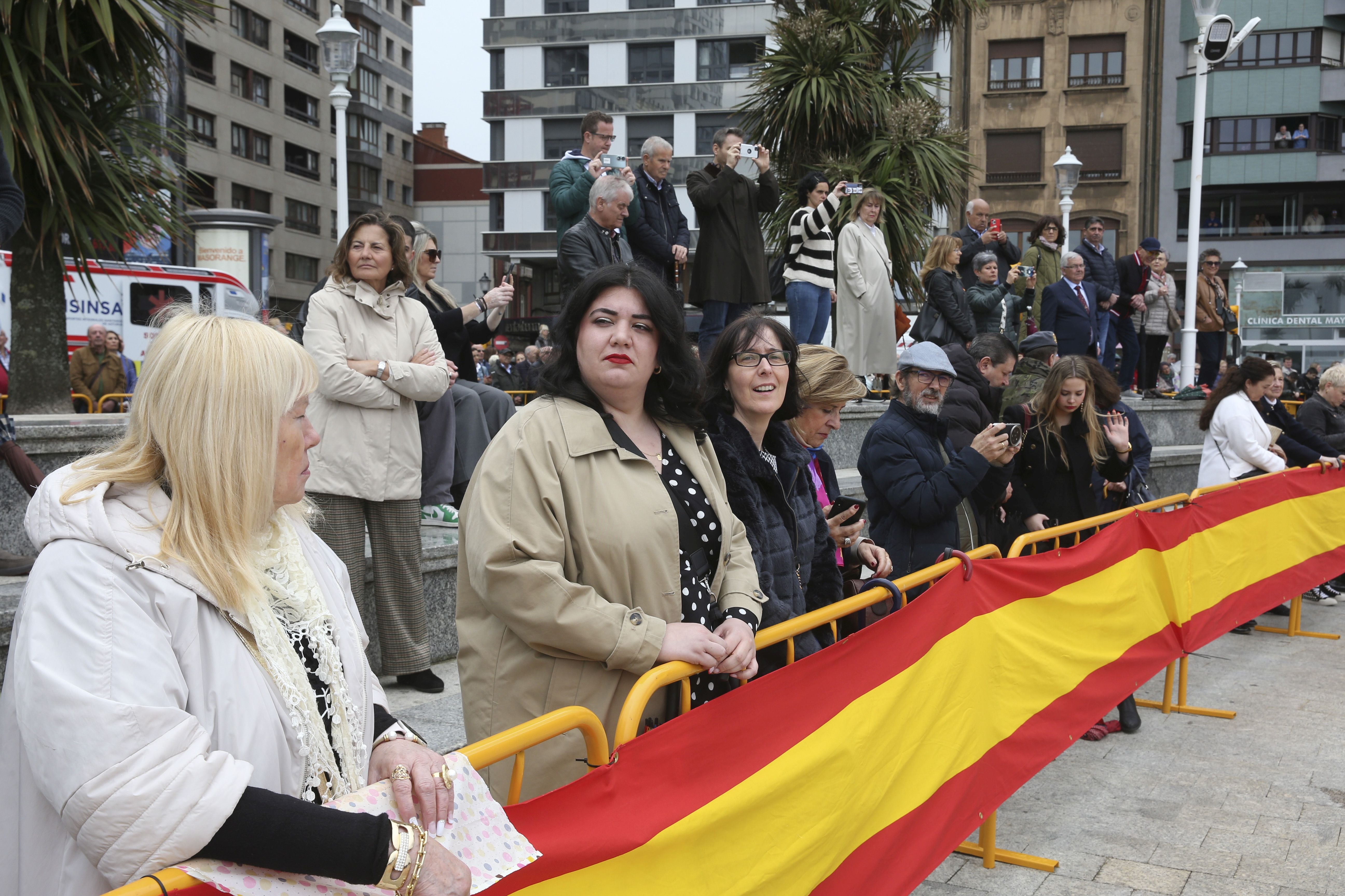 Las imágenes de la jura de bandera en Gijón (1)