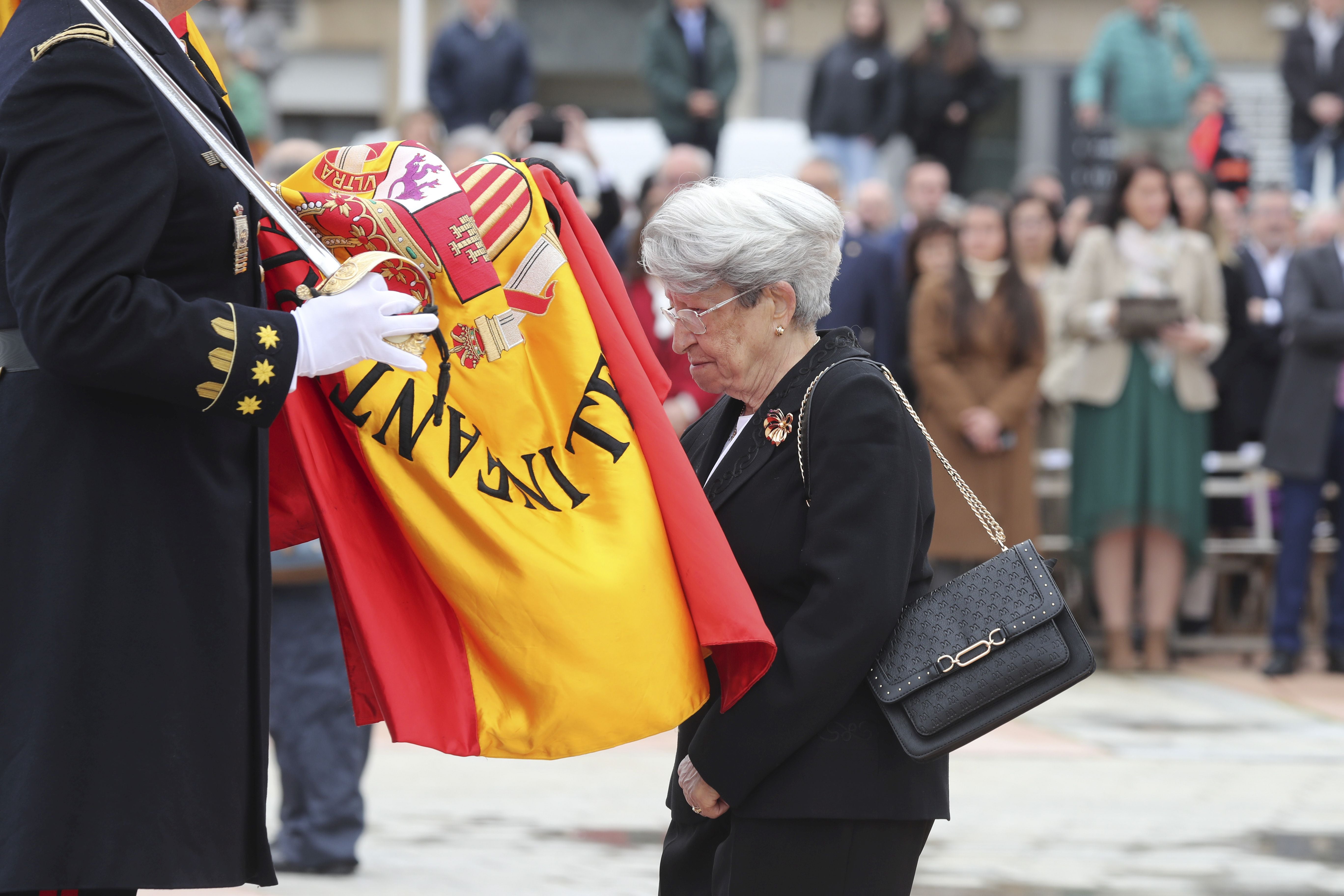 Las imágenes de la jura de bandera en Gijón (5)