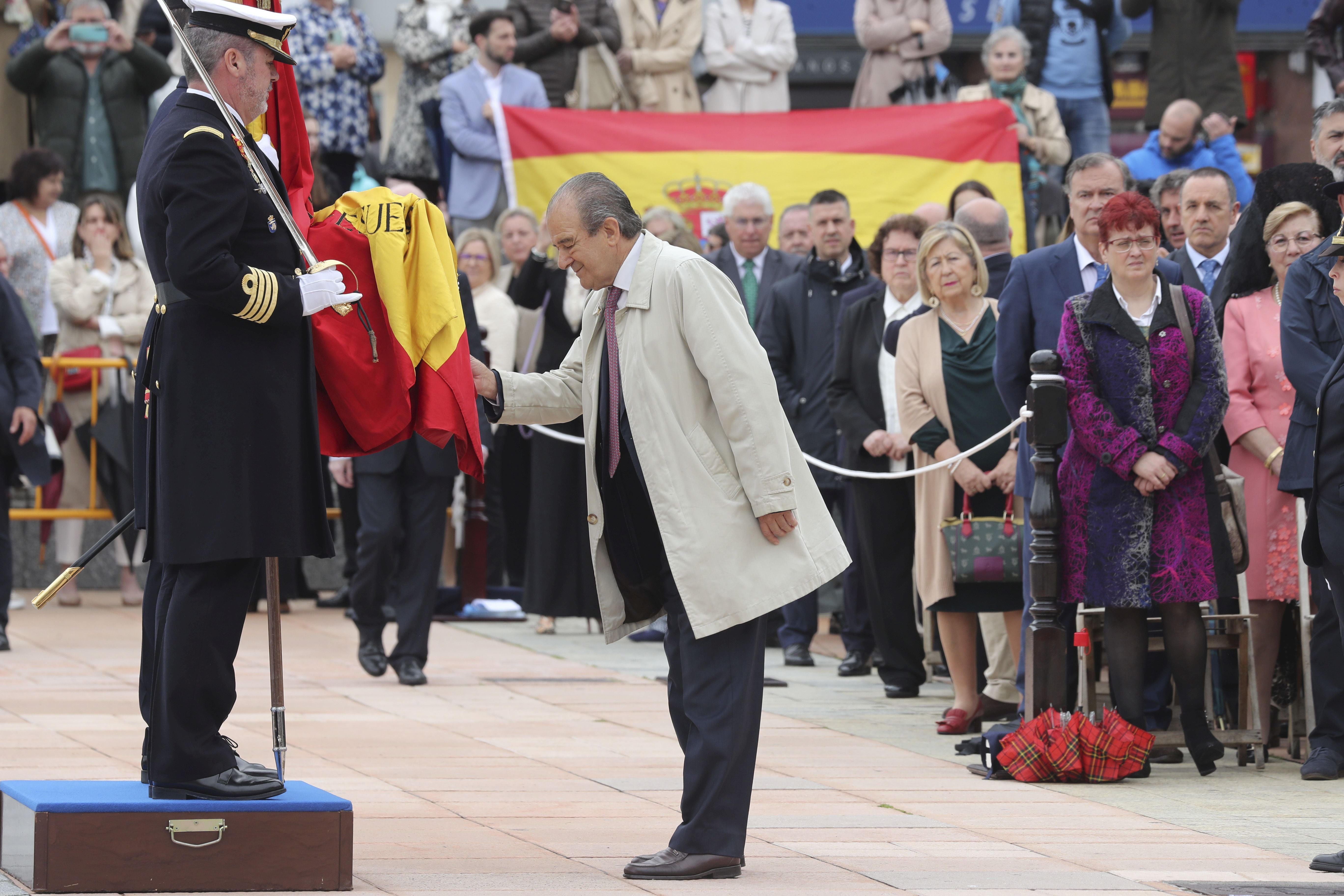 Las imágenes de la jura de bandera en Gijón (5)