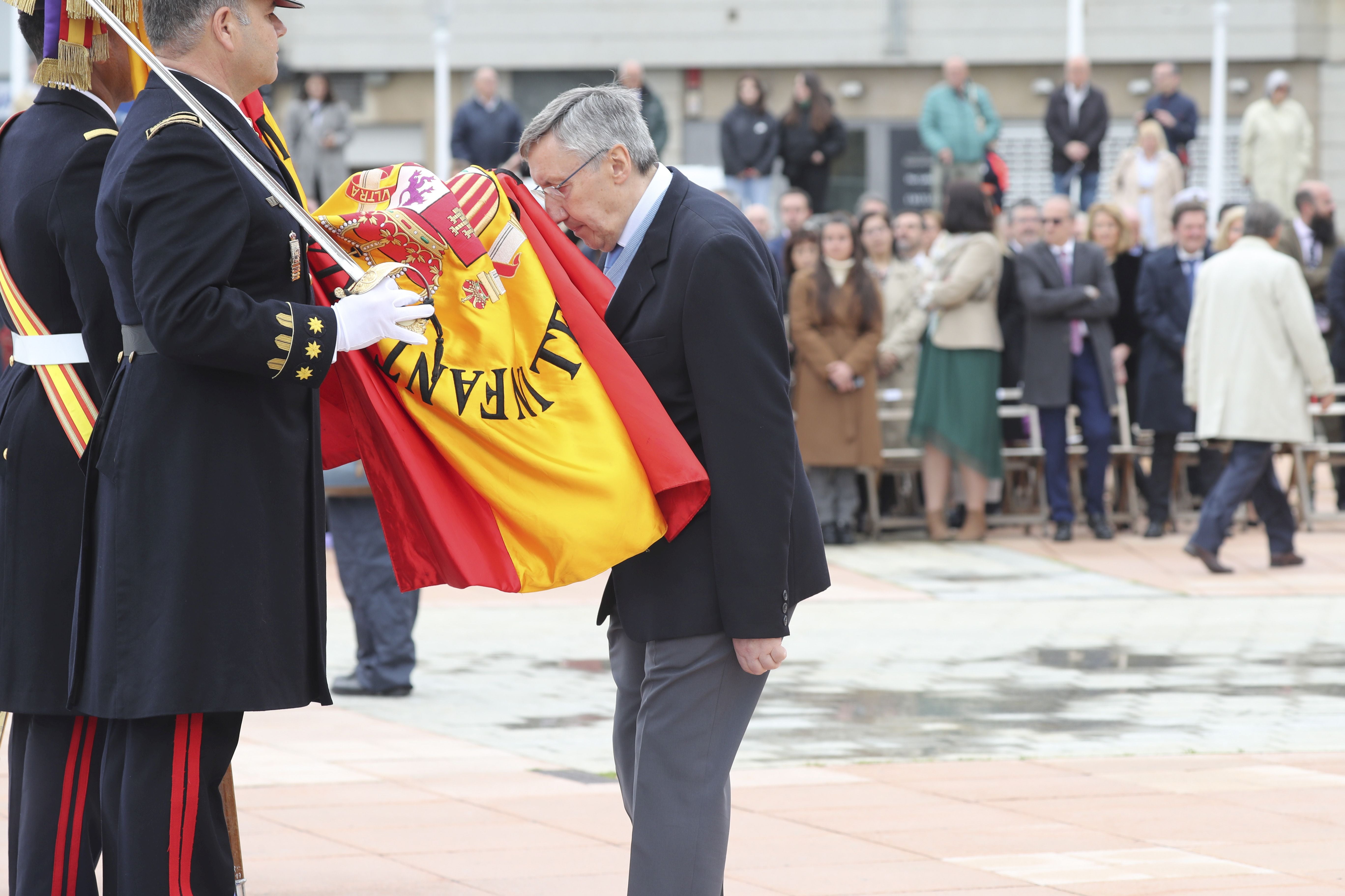 Las imágenes de la jura de bandera en Gijón (5)