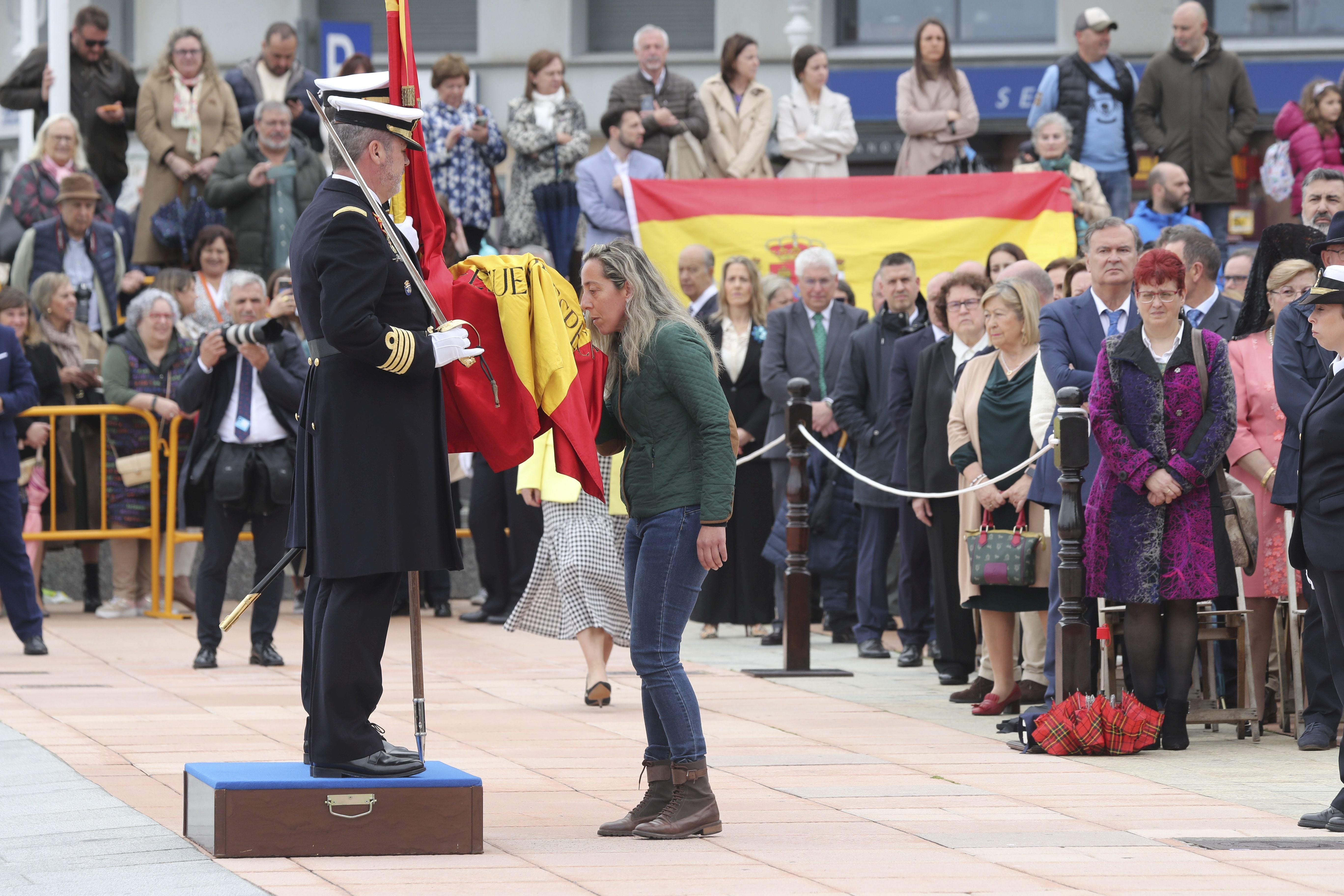 Las imágenes de la jura de bandera en Gijón (5)