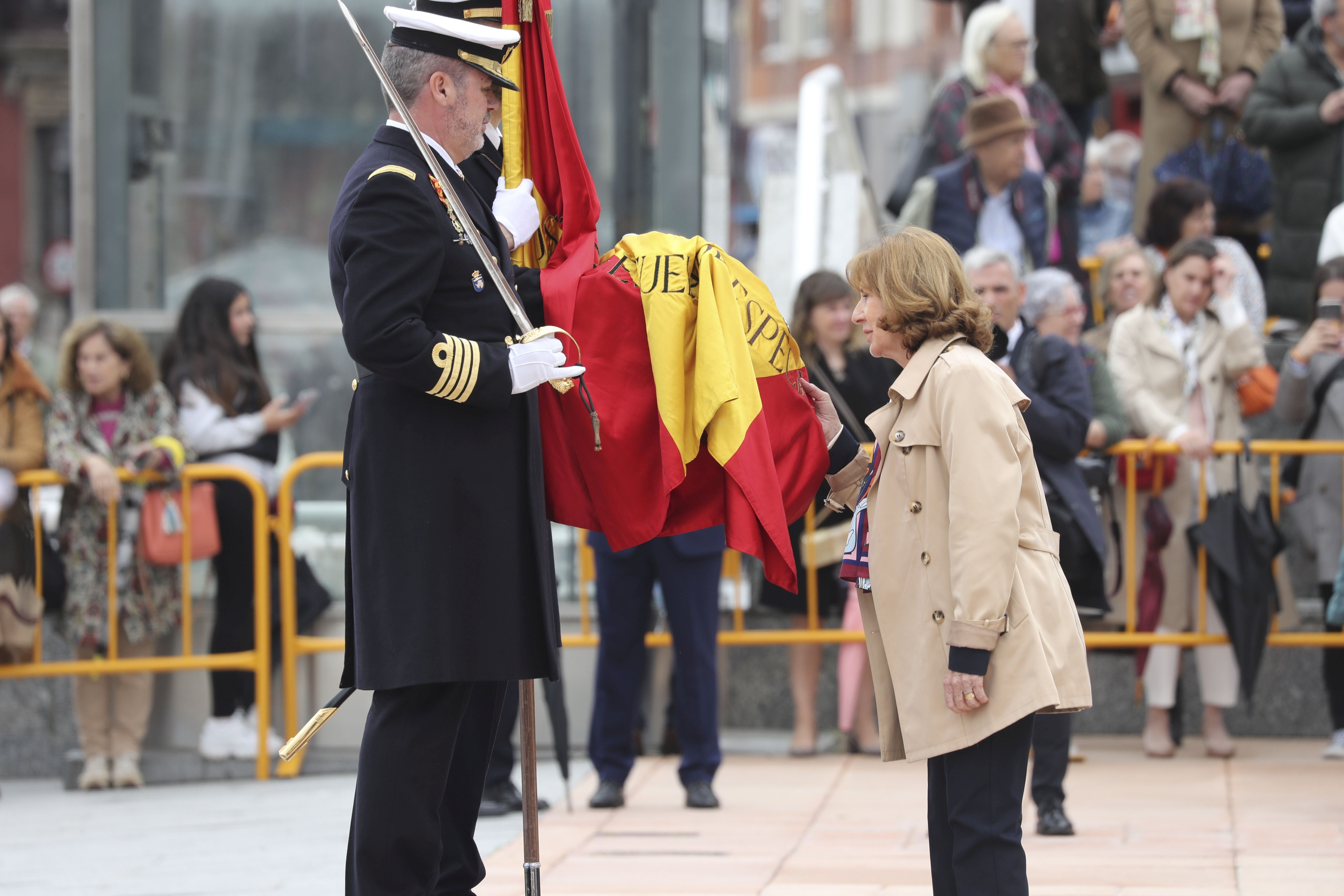 Las imágenes de la jura de bandera en Gijón (5)