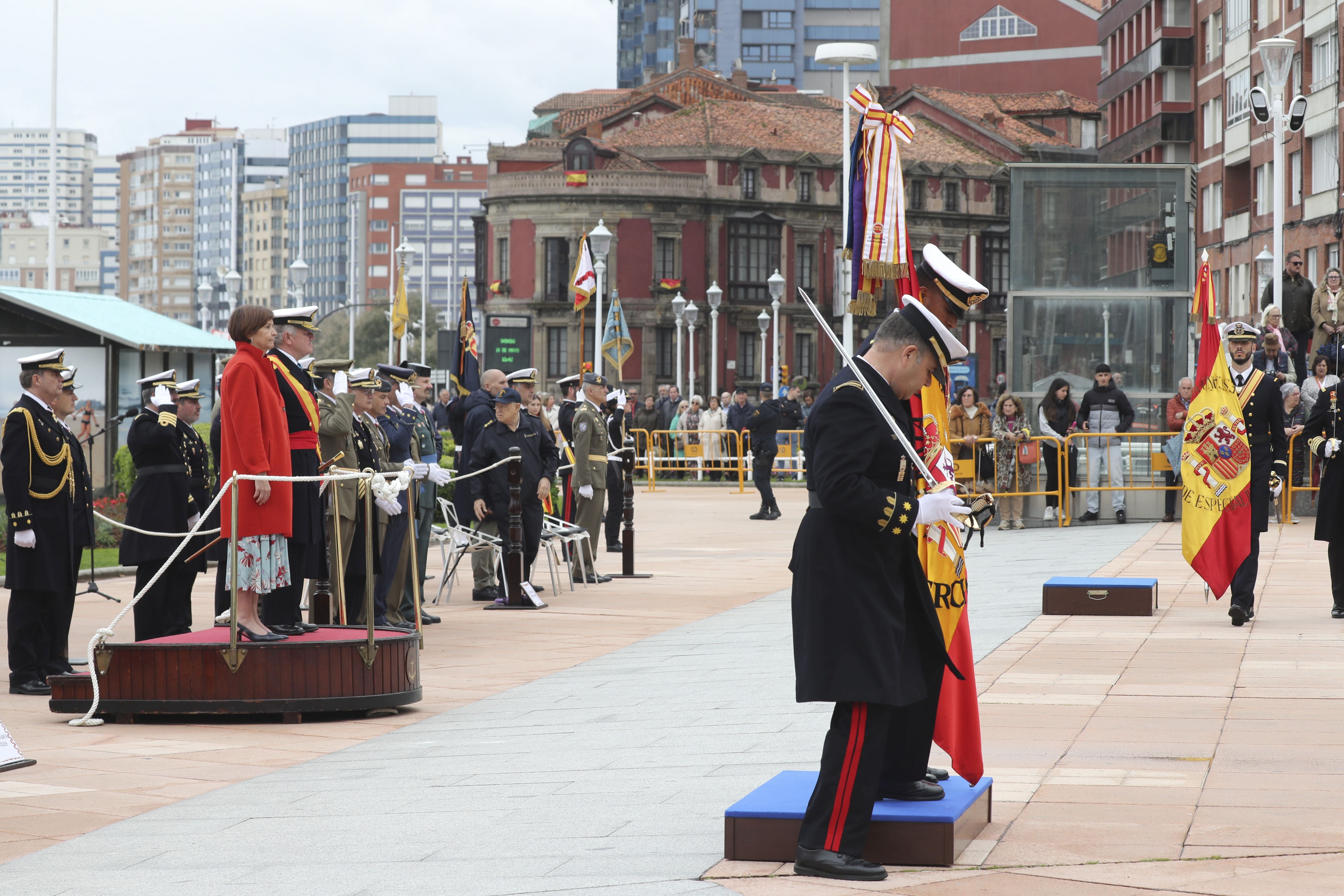 Las imágenes de la jura de bandera en Gijón (5)